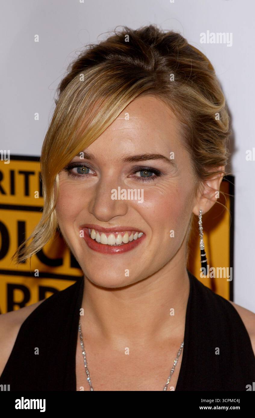 LOS ANGELES, CALIFORNIE, États-Unis : Kate Winslet assiste à la 10e édition des Critics Choice Awards de la Broadcast film Critics Association au Wiltern Theatre de Los Angeles, Californie. 10 janvier 2005 © Lee Roth / Roth Stock Archives Banque D'Images