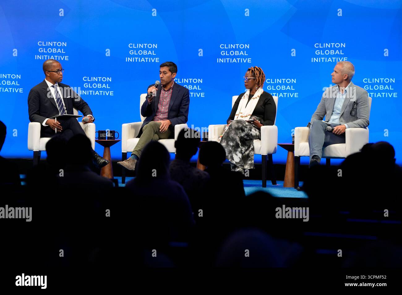 Jonathan Capehart MSNBC, Chirag Badlani Alphawood Foundation, Mukami Marete Uhai Eashri, Ken Janssens Open for Business lors de la Clinton Global Initiative 2025, qui s'est tenue au New York Hilton à New York, le jeudi 25 septembre 2025. Photo de Jennifer Graylock-Alamy Banque D'Images