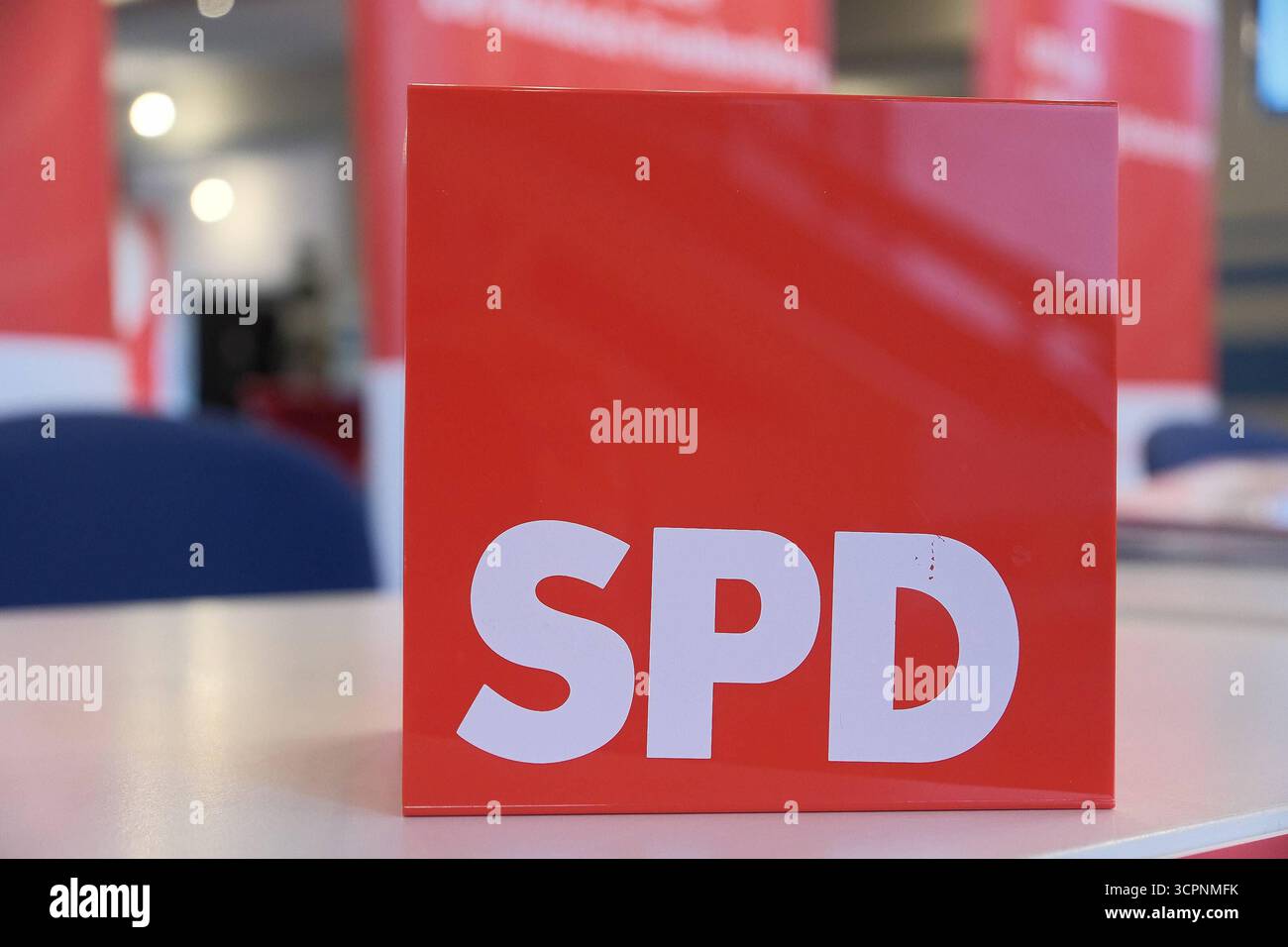 27.09.2025 Baunatal Stadthalle, ordentlicher Bezirksparteitag der nordhessischen SPD Symbolbild logo der SPD - Sozialdemokratische Partei Deutschlands *** 27 09 2025 Baunatal Stadthalle, conférence ordinaire du parti de district de Hesse du Nord SPD image symbolique logo du SPD Parti social-démocrate allemand KH Banque D'Images