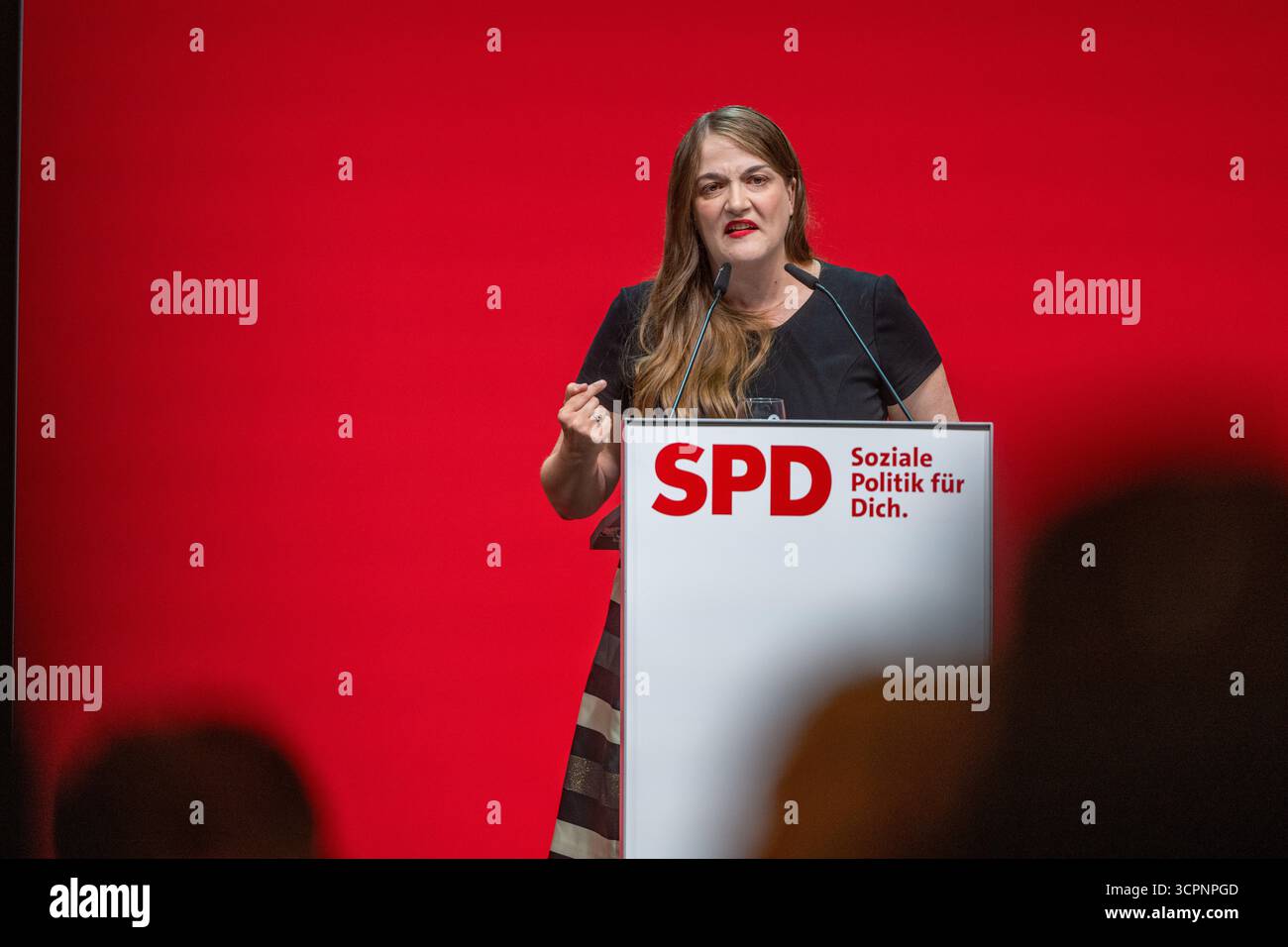 Landshut, Allemagne. 27 septembre 2025. Ronja Endres, présidente d'État du SPD bavarois, intervient lors de la conférence d'État du SPD en Bavière. Crédit : Armin Weigel/dpa/Alamy Live News Banque D'Images