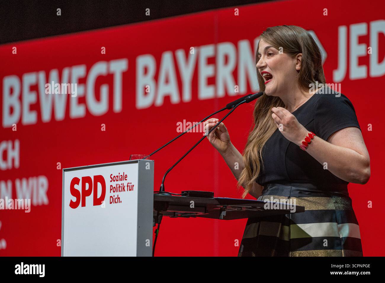Landshut, Allemagne. 27 septembre 2025. Ronja Endres, présidente d'État du SPD bavarois, intervient lors de la conférence d'État du SPD en Bavière. Crédit : Armin Weigel/dpa/Alamy Live News Banque D'Images