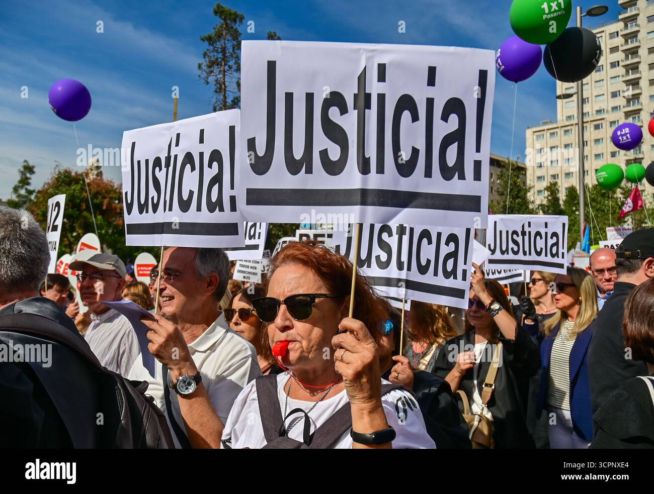 Madrid, Madrid, ESPAGNE. 27 septembre 2025. Les professionnels du droit se sont réunis à Madrid pour exiger la mise en œuvre du système 1Ã-1 et la voie vers RETA, plaidant pour des pensions équitables et des droits égaux pour tous les mutuels. (Crédit image : © Richard Zubelzu/ZUMA Press Wire) USAGE ÉDITORIAL SEULEMENT ! Non destiné à UN USAGE commercial ! Banque D'Images
