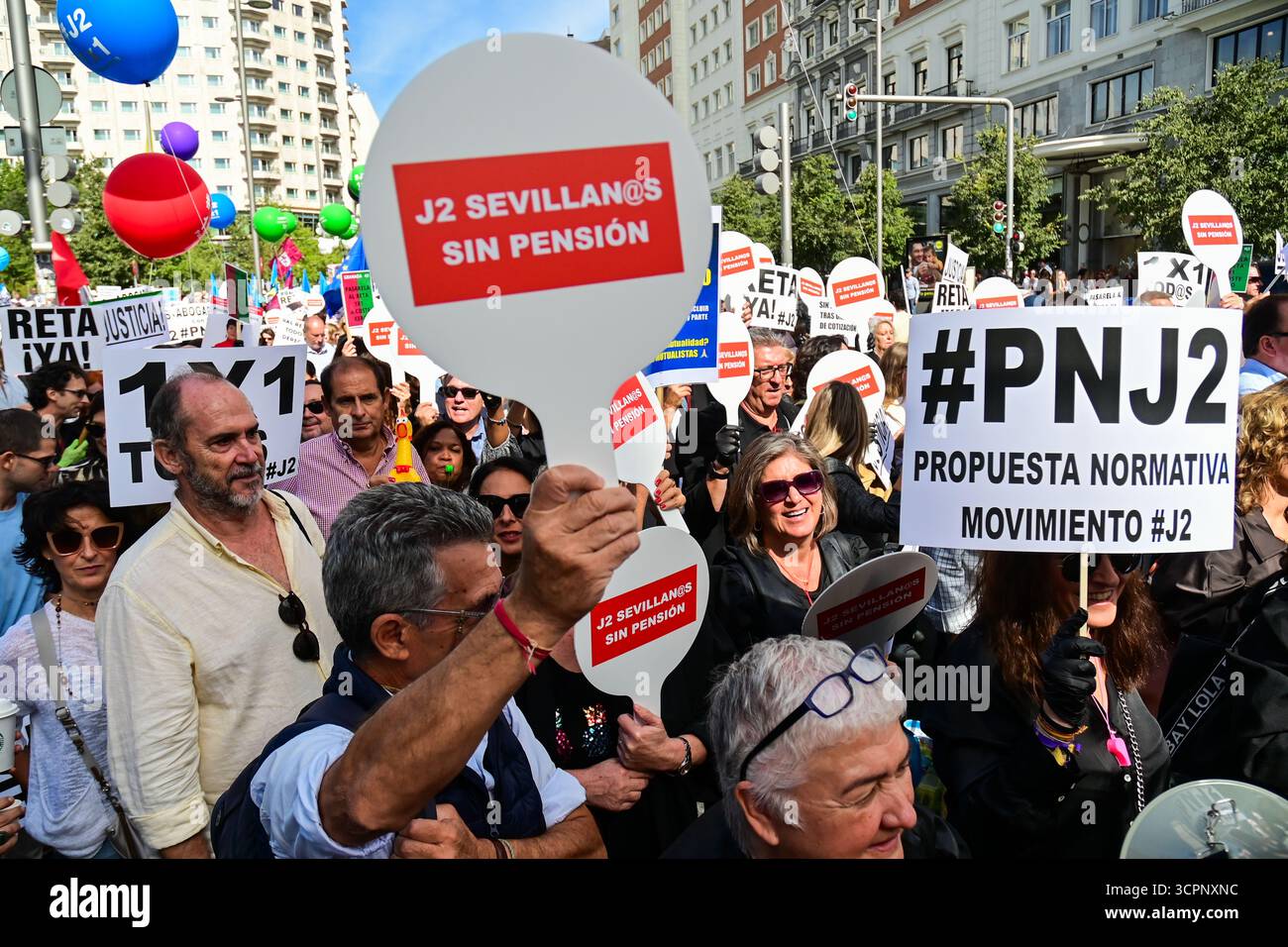 Madrid, Madrid, ESPAGNE. 27 septembre 2025. Les professionnels du droit se sont réunis à Madrid pour exiger la mise en œuvre du système 1Ã-1 et la voie vers RETA, plaidant pour des pensions équitables et des droits égaux pour tous les mutuels. (Crédit image : © Richard Zubelzu/ZUMA Press Wire) USAGE ÉDITORIAL SEULEMENT ! Non destiné à UN USAGE commercial ! Banque D'Images