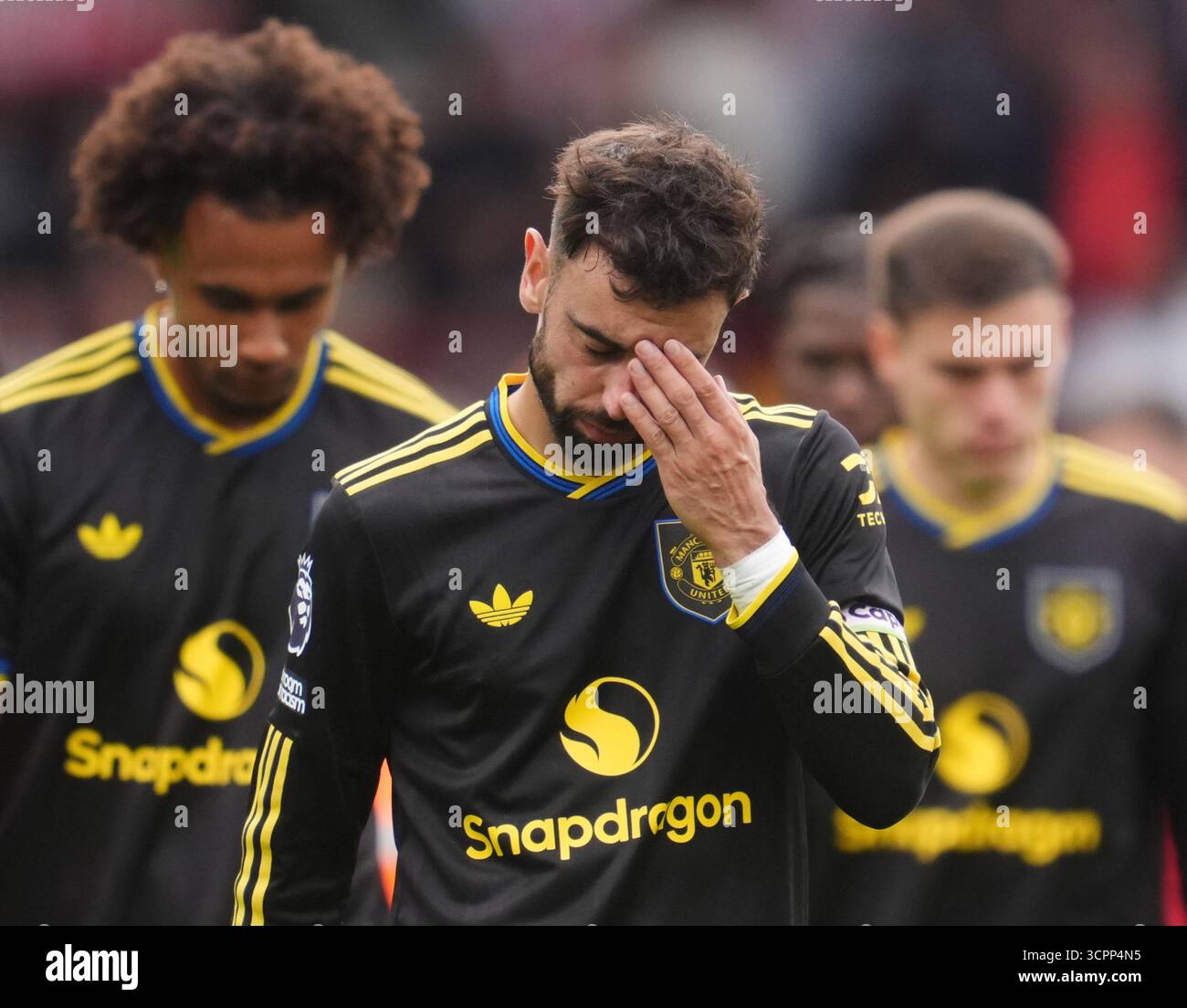 Bruno Fernandes de Manchester United après le match de premier League au Gtech Community Stadium de Londres. Date de la photo : samedi 27 septembre 2025. Banque D'Images