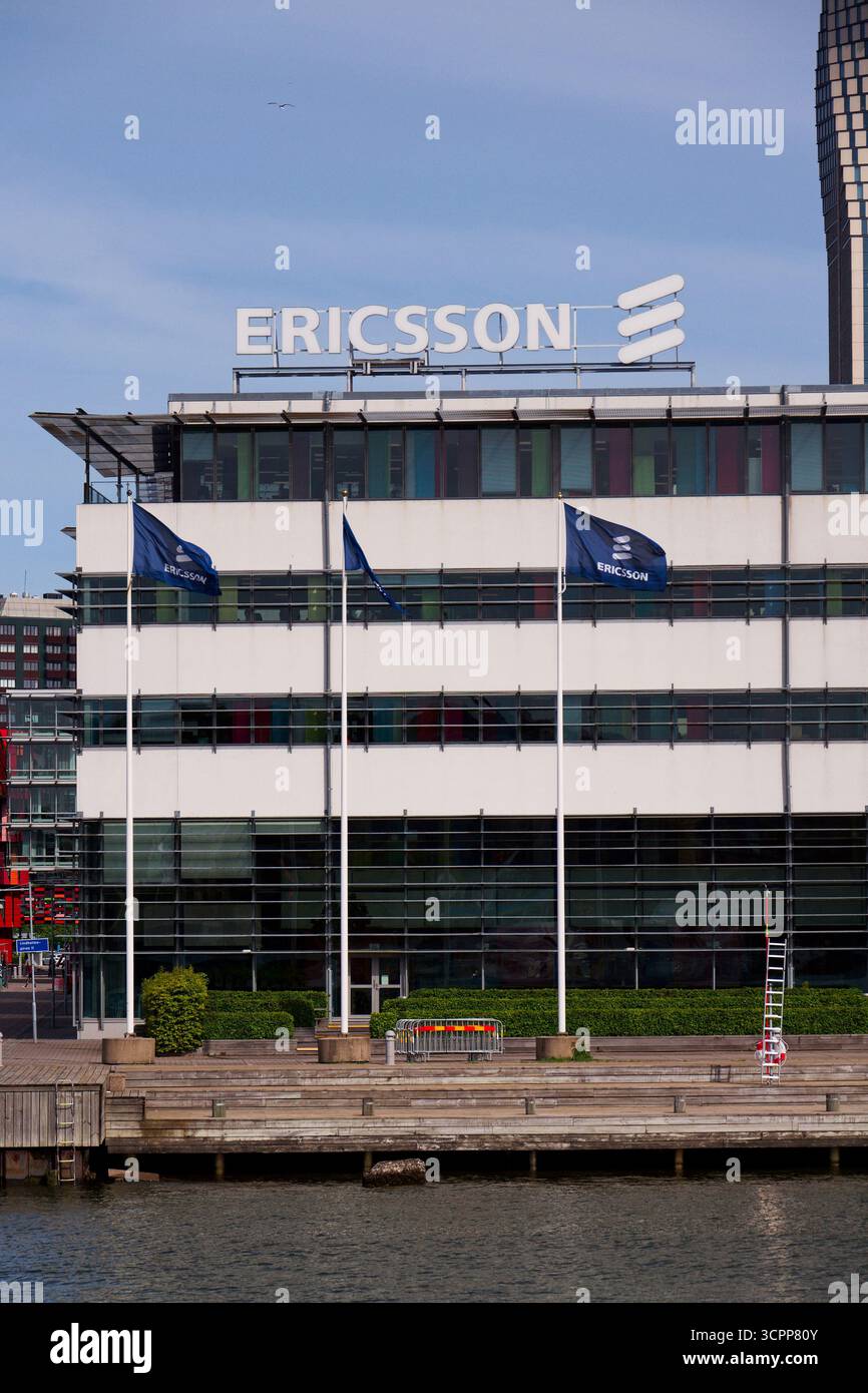Logo de la société multinationale de réseaux et de télécommunications Ericsson au siège social le 13 mai 2025 à Gothenburg, Suède. Banque D'Images