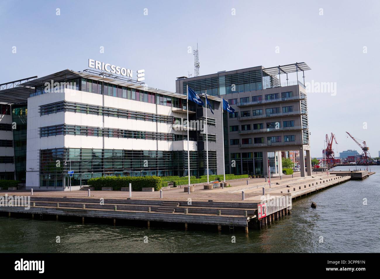 Logo de la société multinationale de réseaux et de télécommunications Ericsson au siège social le 13 mai 2025 à Gothenburg, Suède. Banque D'Images