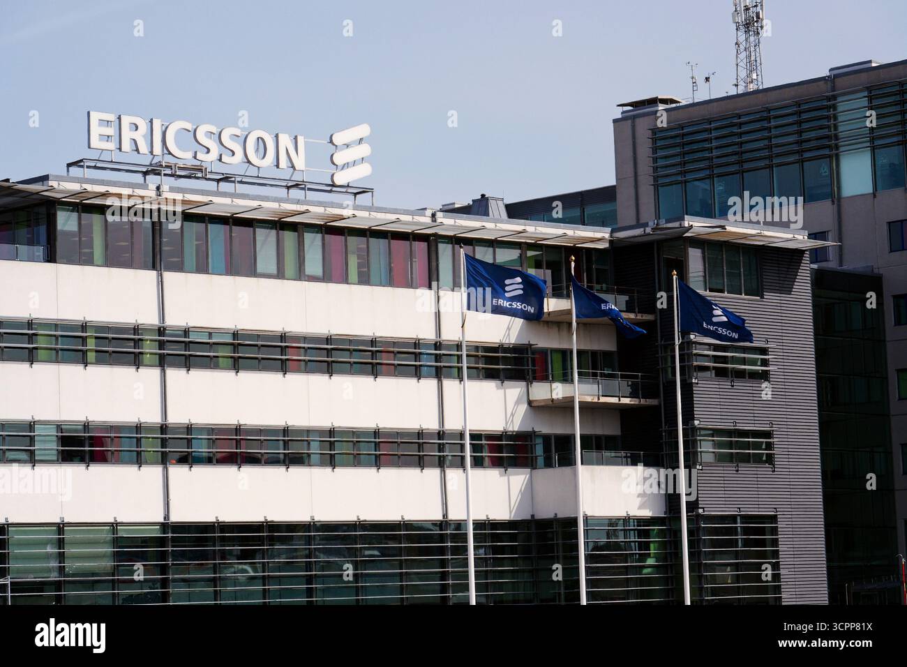 Logo de la société multinationale de réseaux et de télécommunications Ericsson au siège social le 13 mai 2025 à Gothenburg, Suède. Banque D'Images