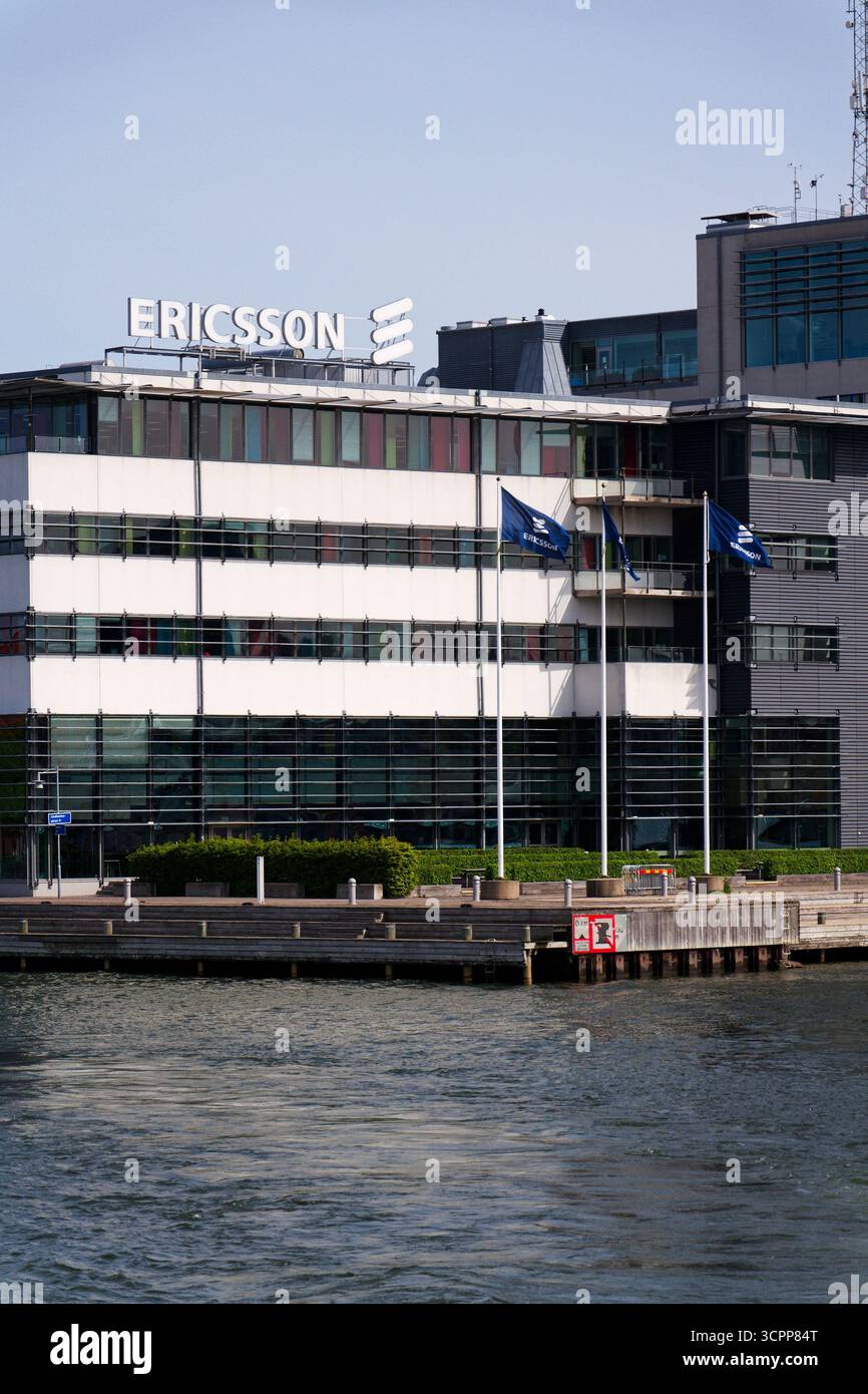 Logo de la société multinationale de réseaux et de télécommunications Ericsson au siège social le 13 mai 2025 à Gothenburg, Suède. Banque D'Images