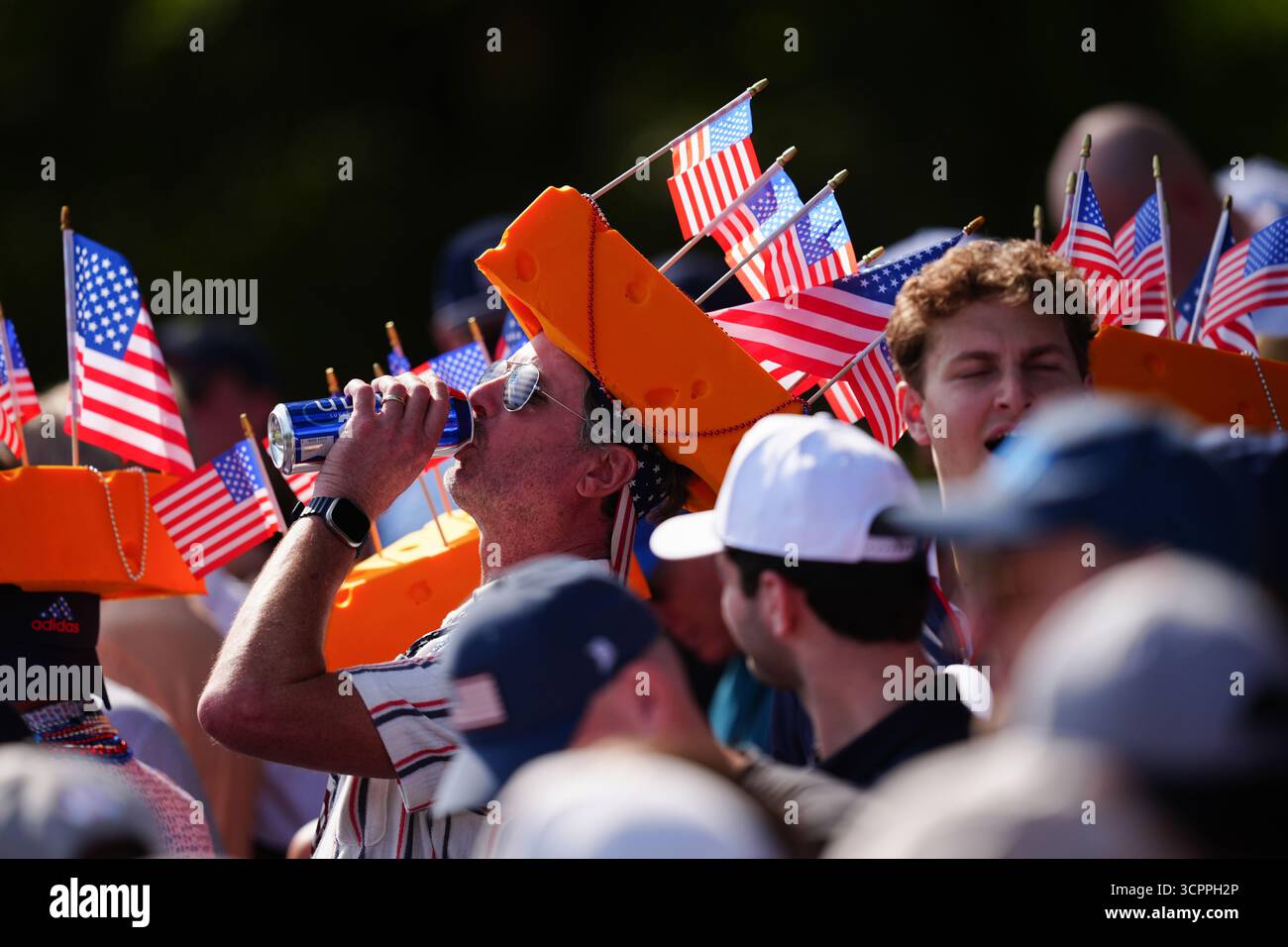 Les fans des États-Unis pendant les quarsomes du matin le deuxième jour de la Ryder Cup au Bethpage Black course, Farmingdale, New York. Date de la photo : samedi 27 septembre 2025. Banque D'Images