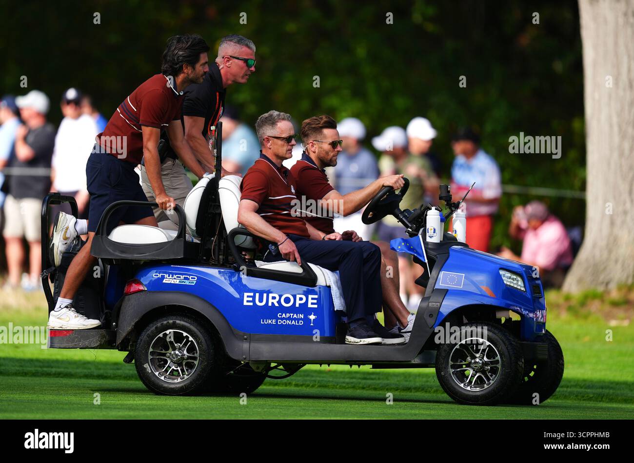 Le capitaine Luke Donald de l’équipe Europe lors des foursomes matinaux du deuxième jour de la Ryder Cup au Bethpage Black course, Farmingdale, New York. Date de la photo : samedi 27 septembre 2025. Banque D'Images