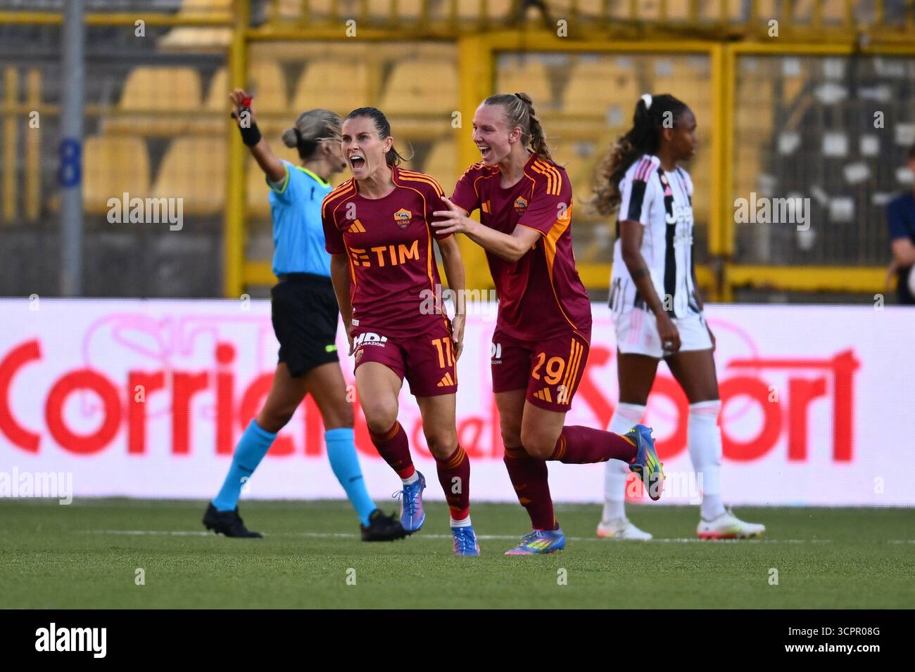 Emilie Haavi de l'A.S. Roma Femminile célèbre après avoir marqué le but de 1-1 lors de la finale de la Coupe féminine de Serie A entre la Juventus FC et l'A.S. Roma au stade Romeo menti le 27 septembre 2025 à Castellammare di Stabia, Italie Banque D'Images