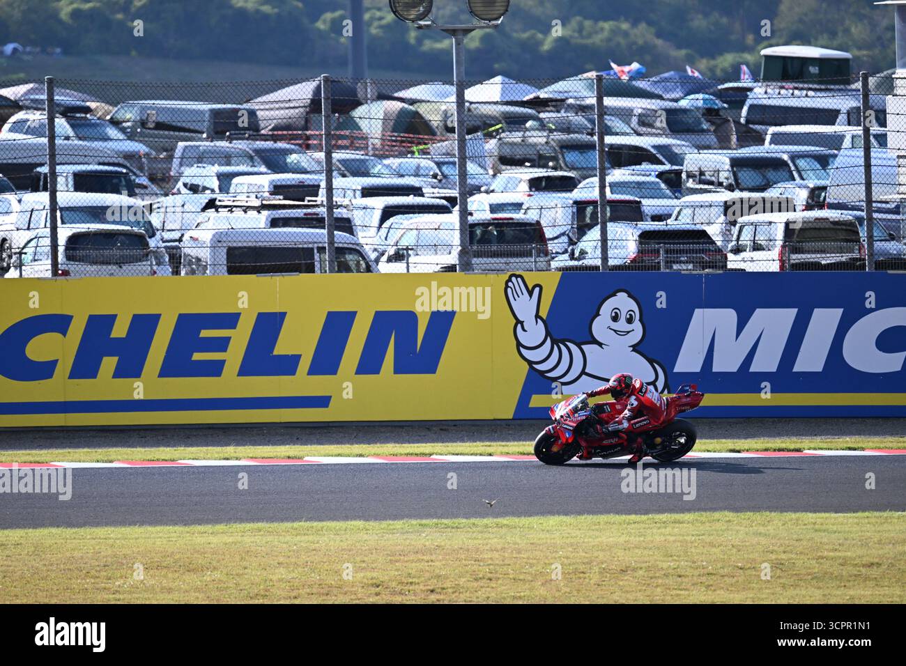 Motegi, Japon. 27 septembre 2025. Le coureur Ducati Francesco Bagnaia en action dans la course de sprint qui s'est tenue au Mobility Resort Motegi du MotoGP Japon 2025. Crédit : Ranjith Kumar/Alamy Live News Banque D'Images
