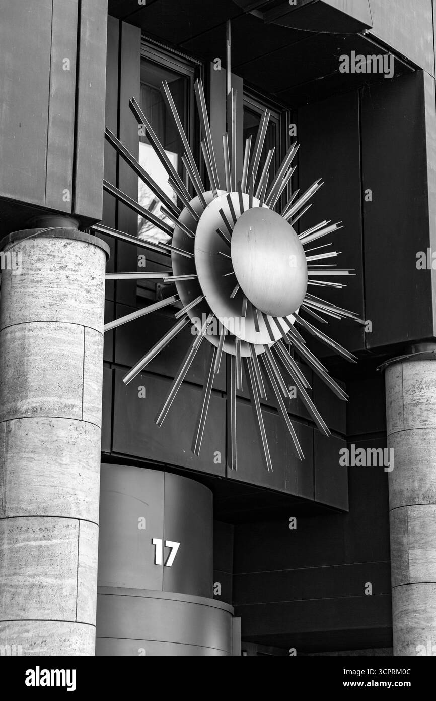Genève, Suisse - 24 mars 2022 : Architecture moderne et vue sur la rue à Genève, Suisse. Banque D'Images