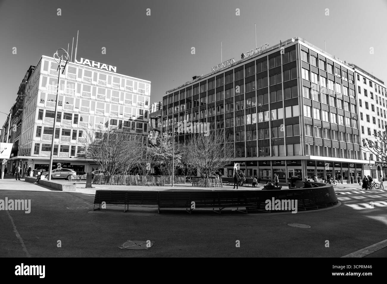 Genève, Suisse - 24 mars 2022 : Architecture moderne et vue sur la rue à Genève, Suisse. Banque D'Images