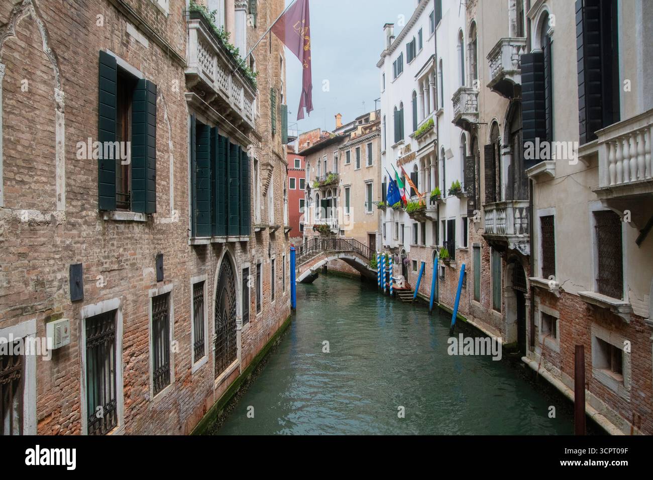 Un canal à Venise. Banque D'Images