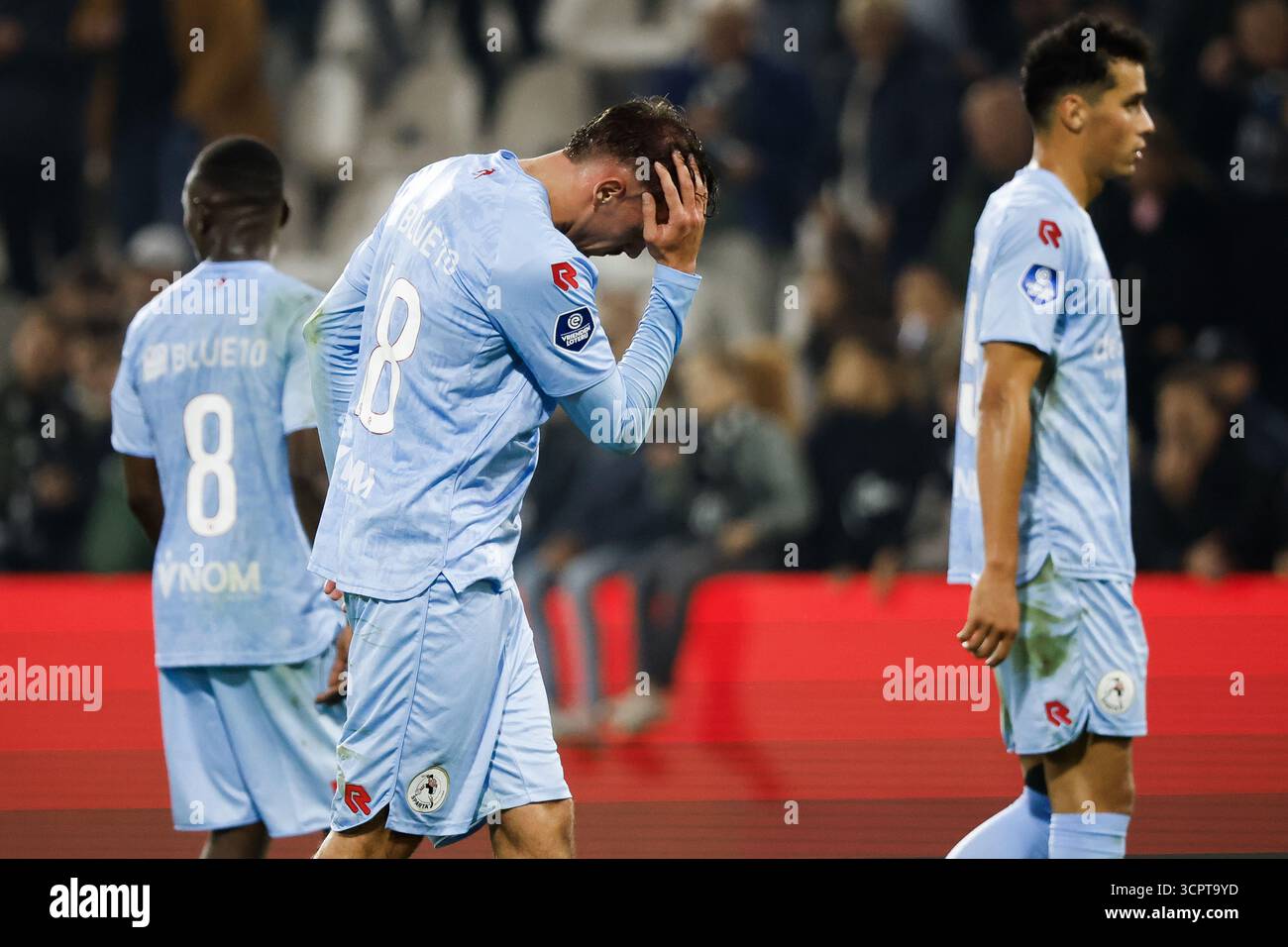 ALMELO - Joshua Kitolano du Sparta Rotterdam, lance Duijvestijn du Sparta Rotterdam, Teo Quintero du Sparta Rotterdam (G-d) lors du match néerlandais Eredivisie entre Heracles Almelo et Sparta Rotterdam au stade Erve Asito le 27 septembre 2025, à Almelo, pays-Bas. ANP VINCENT JANNINK Banque D'Images