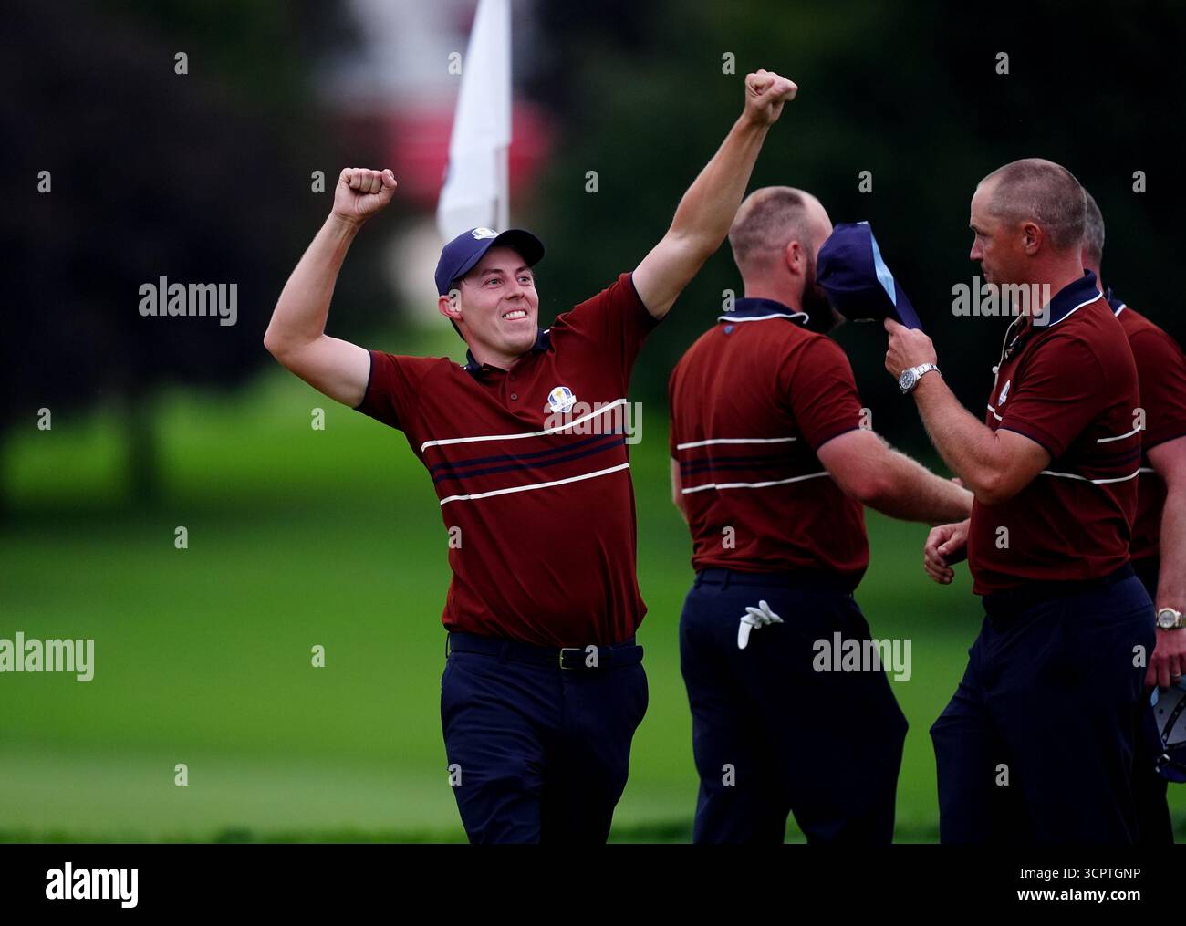 Matt Fitzpatrick de Team Europe célèbre le 18 après les matchs de fourball de l'après-midi le deuxième jour de la Ryder Cup au Bethpage Black course, Farmingdale, New York. Date de la photo : samedi 27 septembre 2025. Banque D'Images