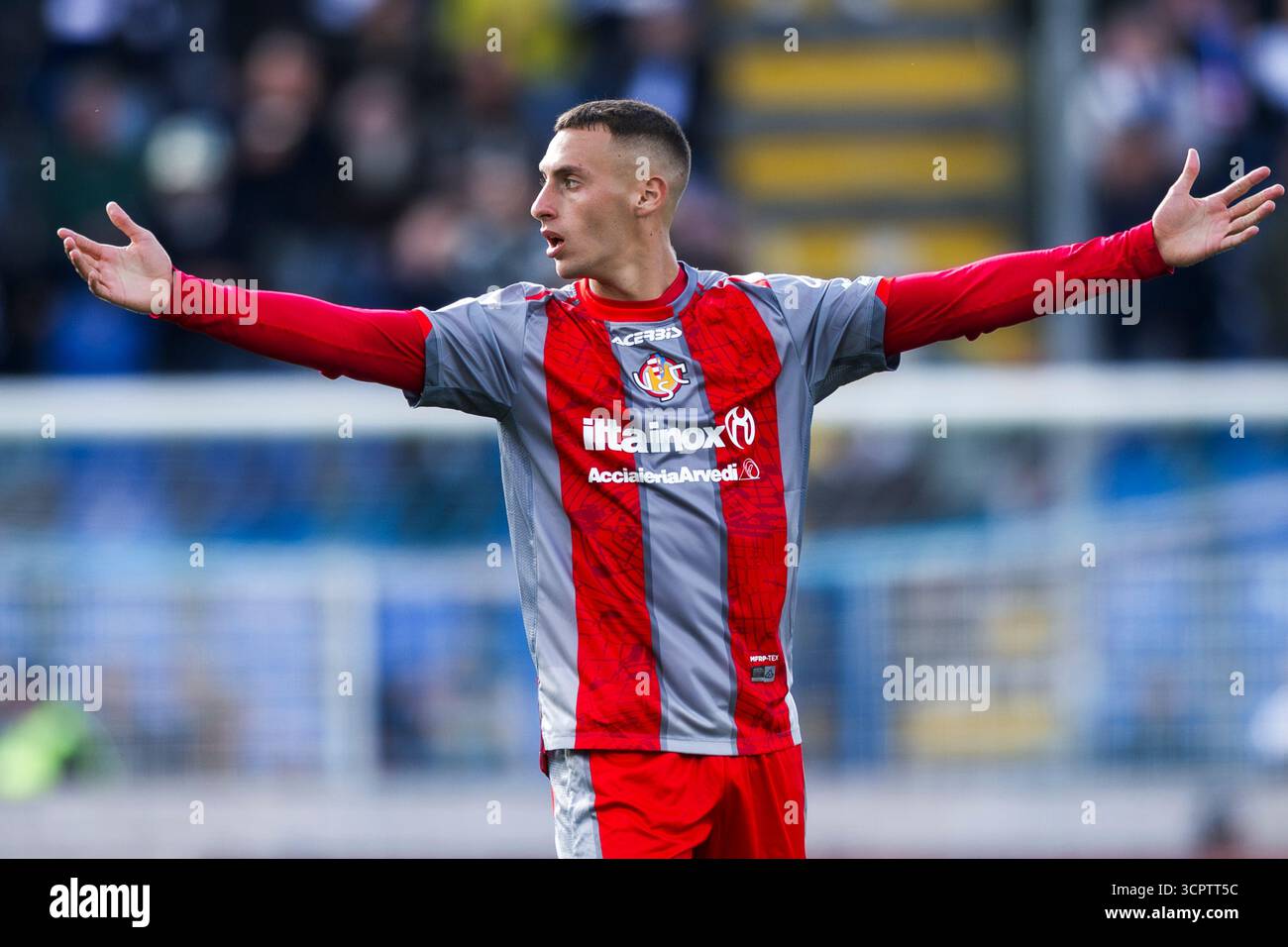 Filippo Terracciano de l'US Cremonese réagit lors du match de football de Serie A entre Como 1907 et l'US Cremonese. Banque D'Images