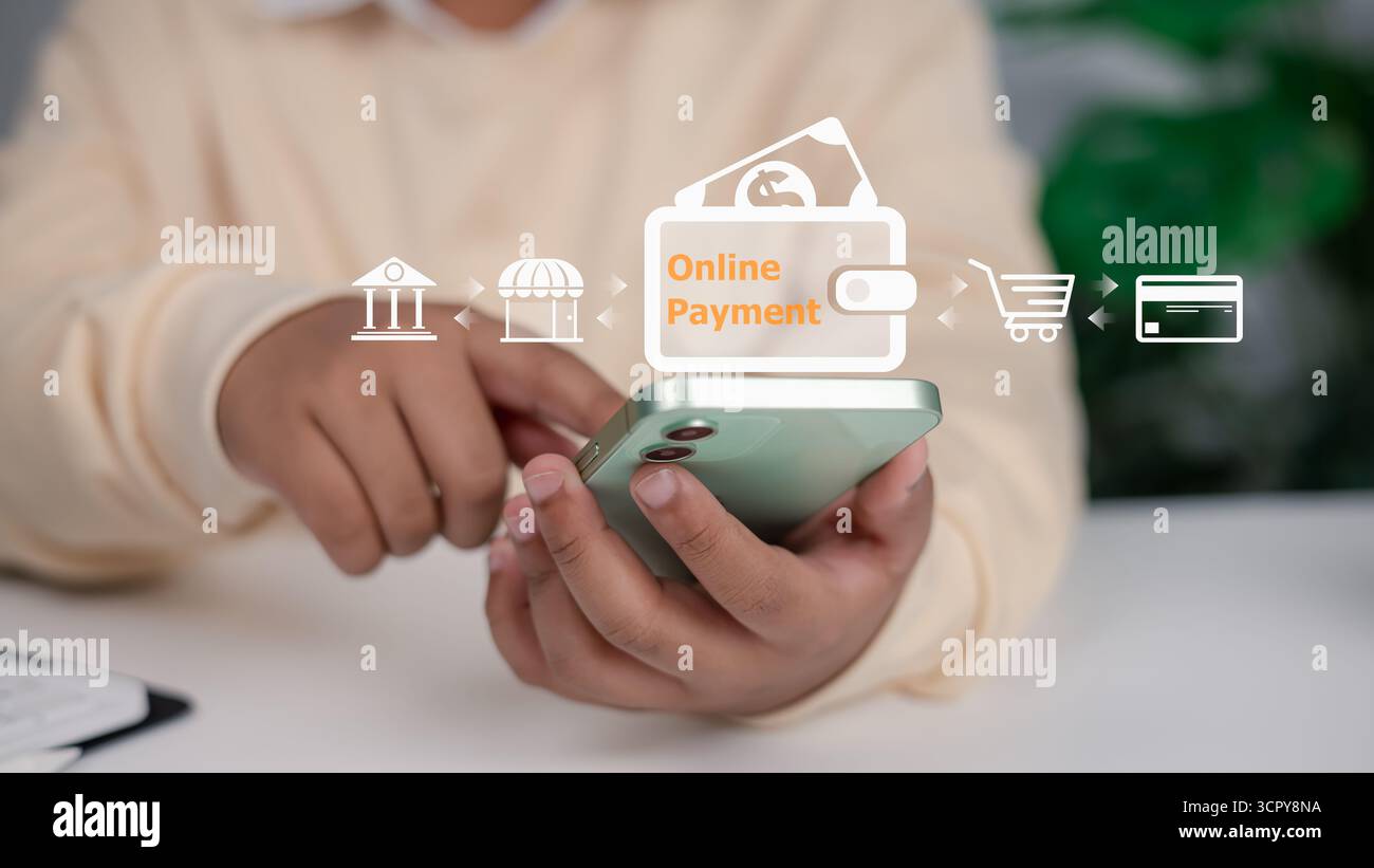 Main à l'aide d'un smartphone avec paiement en ligne et icône de portefeuille numérique. Services bancaires mobiles, portefeuille électronique, fintech, transaction de commerce électronique et techn de finance numérique Banque D'Images