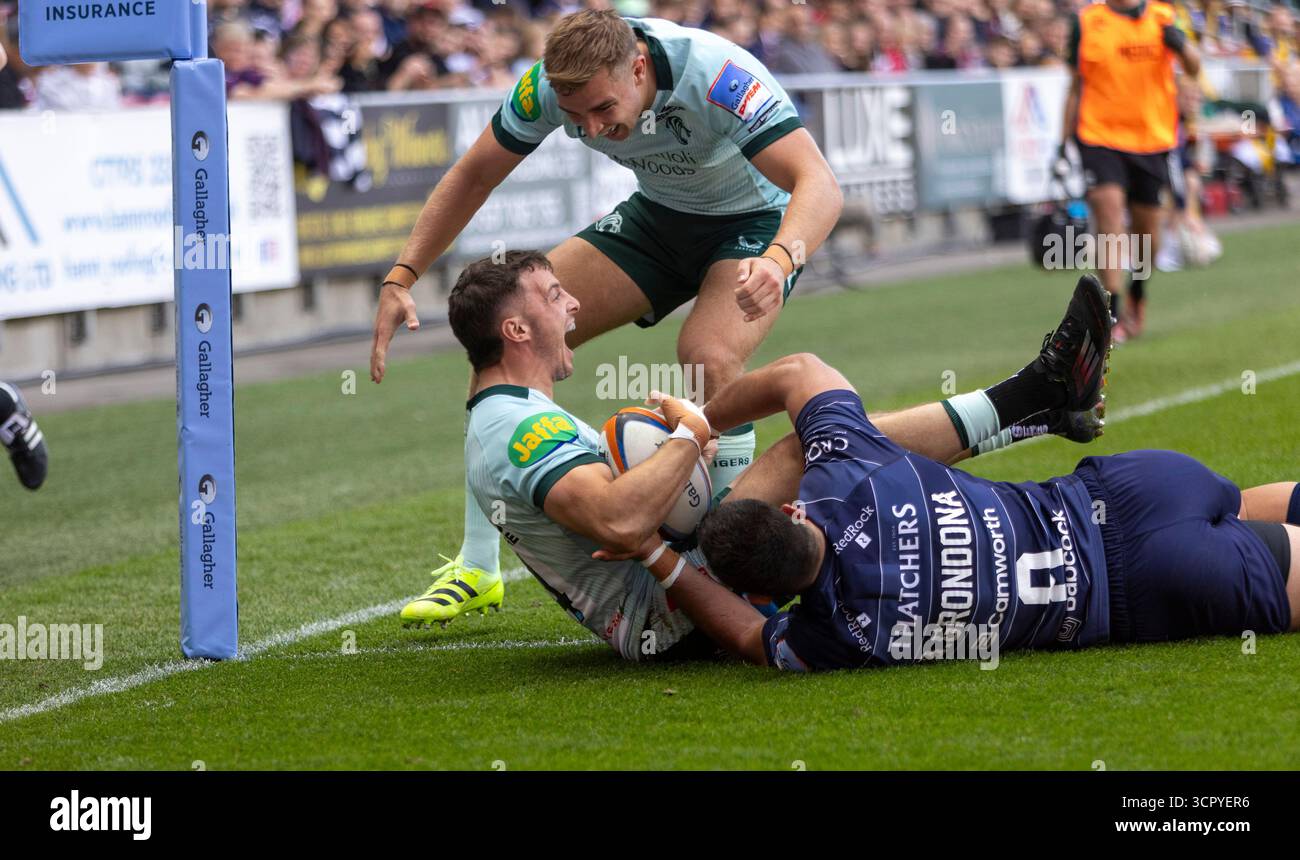 Ashton Gate, Bristol, Royaume-Uni. 28 septembre 2025. Les scores Adam Radwan de Leicester Tiger Try Gallagher Prem Rugby match at Ashton Gate, Bristol Bristol Bears v Leicester Tigers Ashton Gate Stadium Bristol Martin Edwards/Alamy Live News Sunday28,September,2025Ashton Gate Stadium,Copyright Martin Edwards tous droits réservés. Image protégée par les lois internationales sur le droit d'auteur crédit : Martin Edwards/Alamy Live News crédit : Martin Edwards/Alamy Live News Banque D'Images