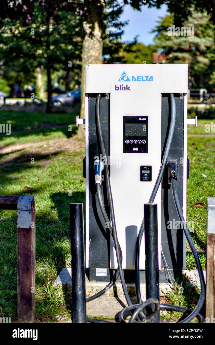 Blink Rapid Charging Station, Watford, Hertfordshire, Angleterre, Royaume-Uni Banque D'Images Blink Rapid Charging Station, Watford, Hertfordshire, Angleterre, Royaume-Uni Banque D'Images