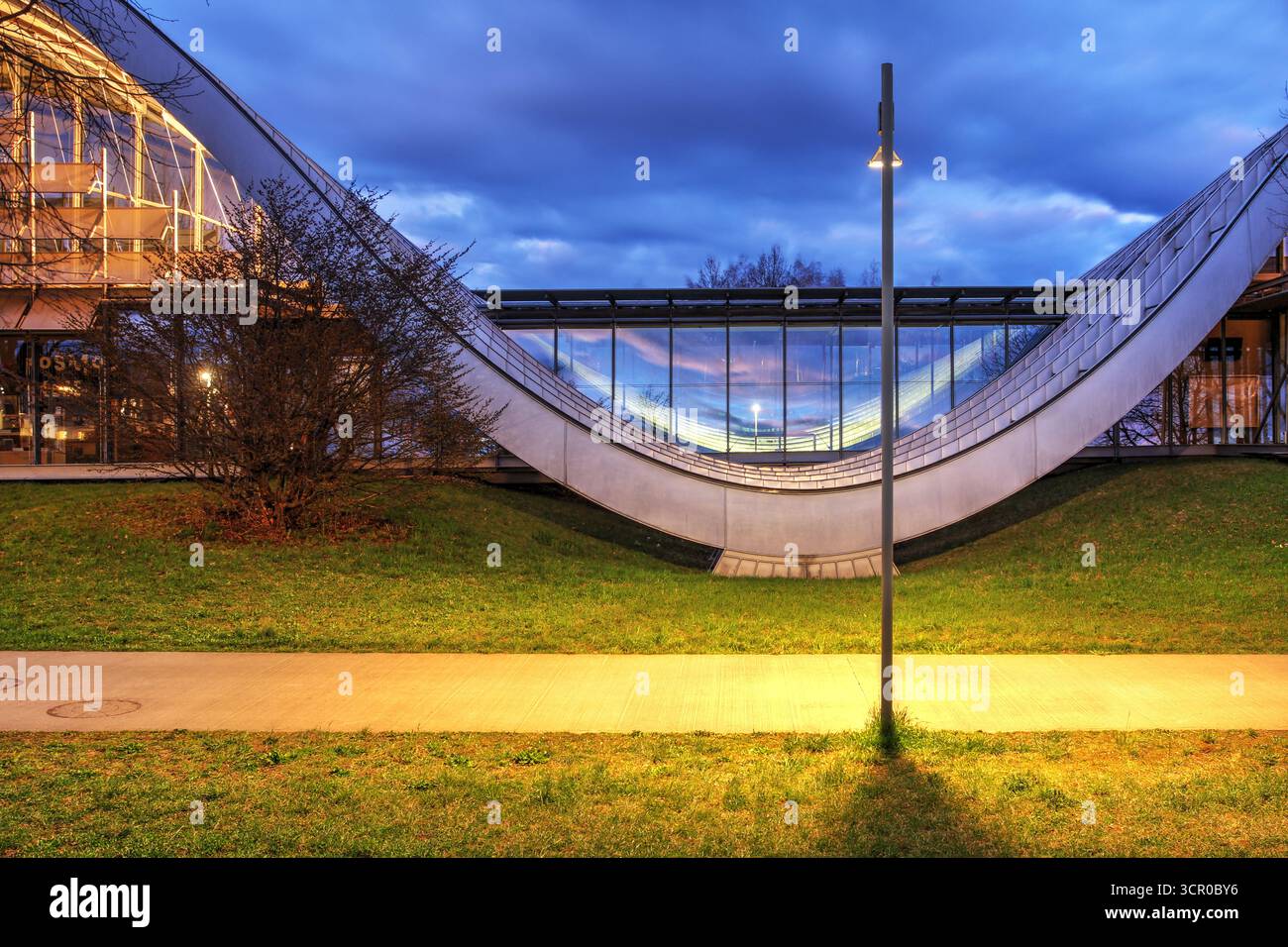 Détail architectural de la structure ondulée du Zentrum Paul Klee, un musée dédié à l'artiste suisse Paul Klee à Berne, Suisse, construit en 200 Banque D'Images