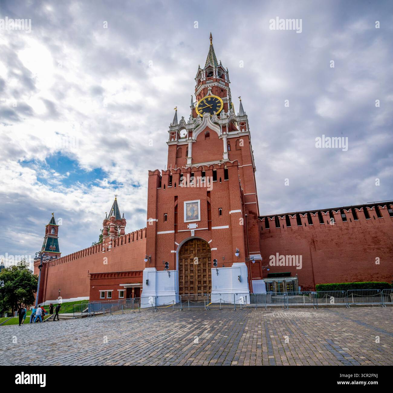 Entrée au Kremlin par les portes de la Tour Spasskaya, Moscou, Russie, 9 août 2025 Banque D'Images