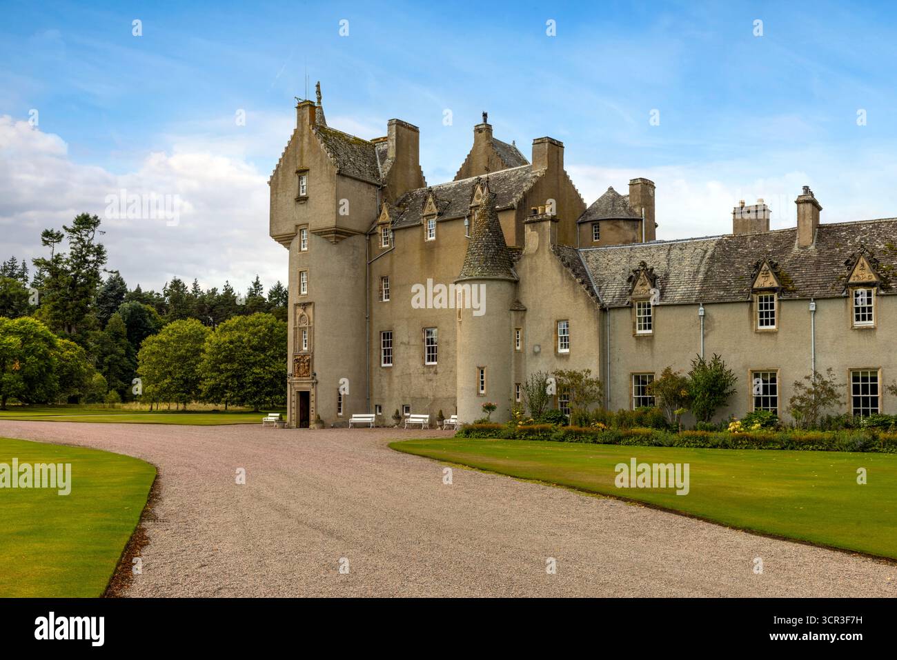 Le château de Ballindalloch, la perle du Nord, est une demeure ancestrale historique du XVIe siècle située à Speyside, en Écosse. Banque D'Images