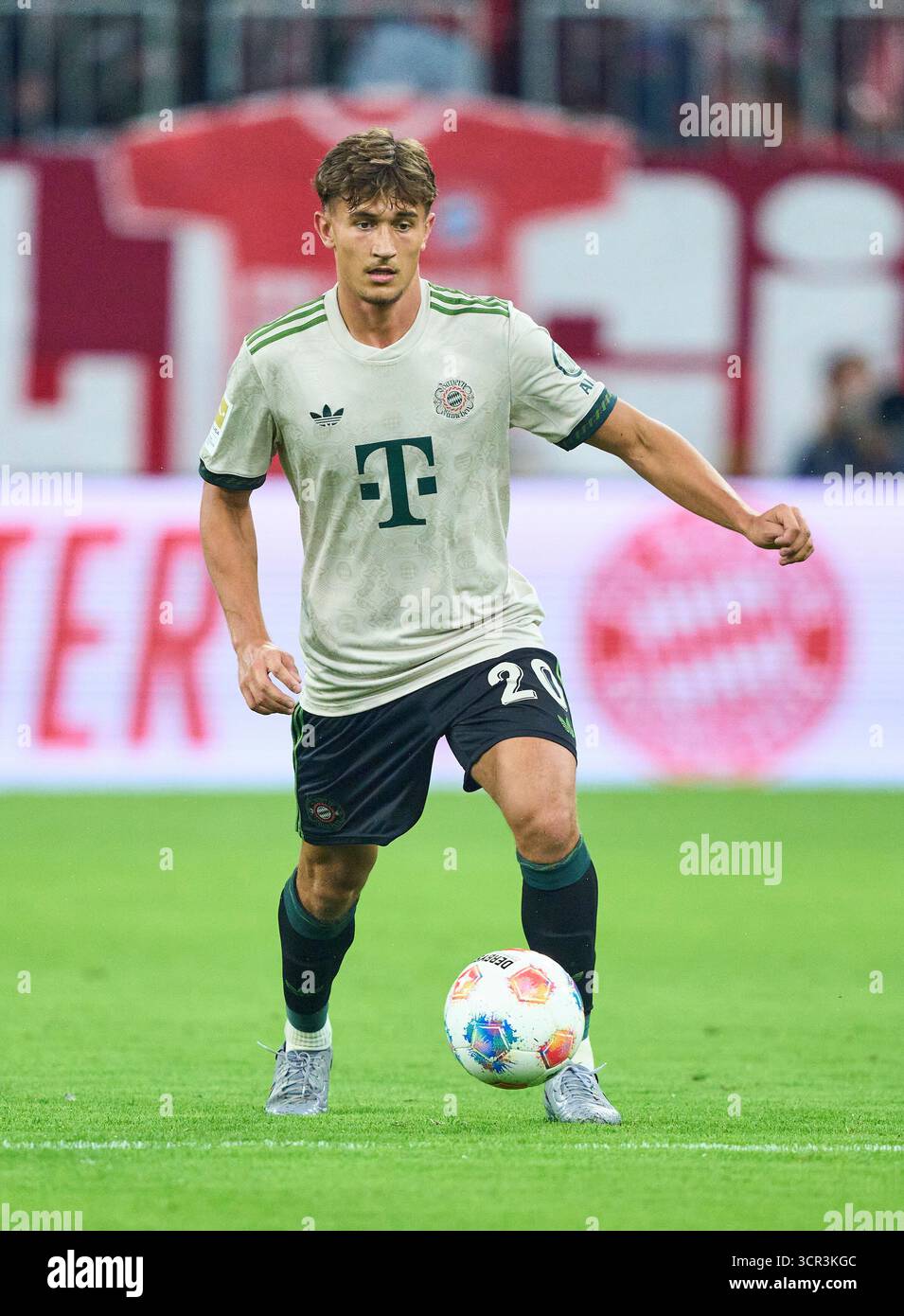 Tom Bischof du FC Bayern Muenchen dans le match FC BAYERN Muenchen - SV WERDER BRÊME 4-0 le 26 septembre 2025 à Allianz Arena Muenchen, Allemagne. Saison 2026/2026, 1.Bundesliga, FCB, journée 5, 5.Spieltag photographe : ddp images / STAR-images - LA RÉGLEMENTATION DFL INTERDIT TOUTE UTILISATION DE PHOTOGRAPHIES comme SÉQUENCES D'IMAGES et/ou QUASI-VIDÉO - Banque D'Images