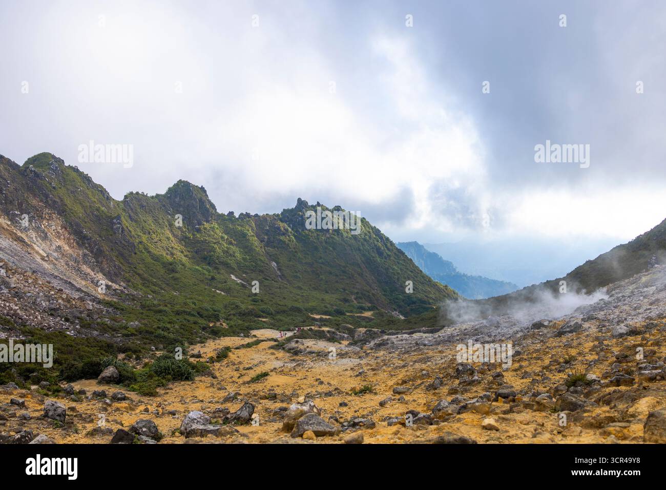 Mont Sibayak, un volcan dans la régence de Kato, Sumatra, Indonésie Banque D'Images Mont Sibayak, un volcan dans la régence de Kato, Sumatra, Indonésie Banque D'Images