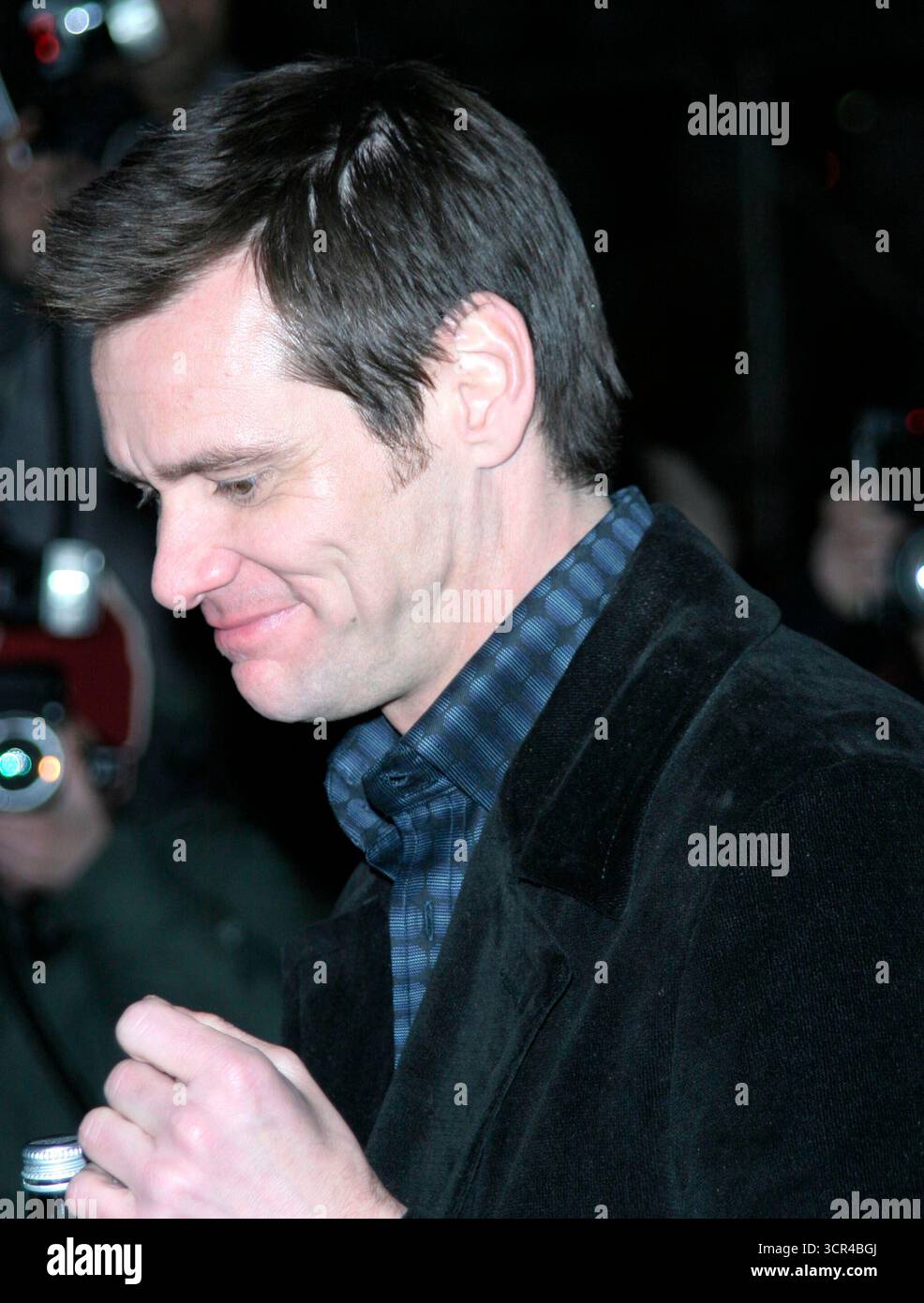 Jim Carrey lors de la première britannique de la série des événements malheureux de Lemony Snicket. Tenue à l'Empire Leicester Square, Londres, le 16 décembre 2004 Banque D'Images