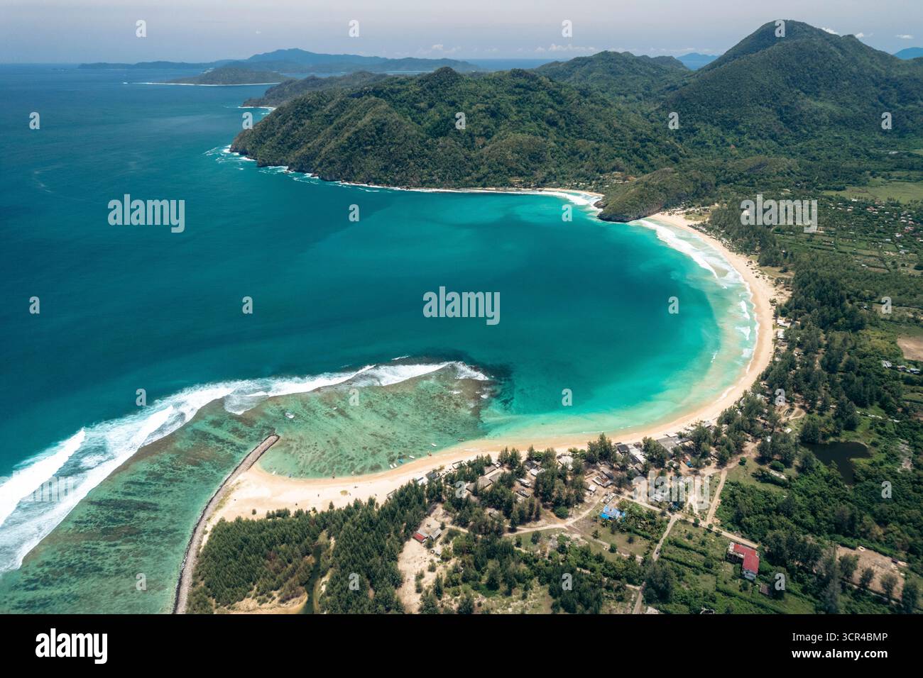 Vue aérienne de la plage de Lhoknga à Aceh, Sumatra, Indonésie Banque D'Images Vue aérienne de la plage de Lhoknga à Aceh, Sumatra, Indonésie Banque D'Images