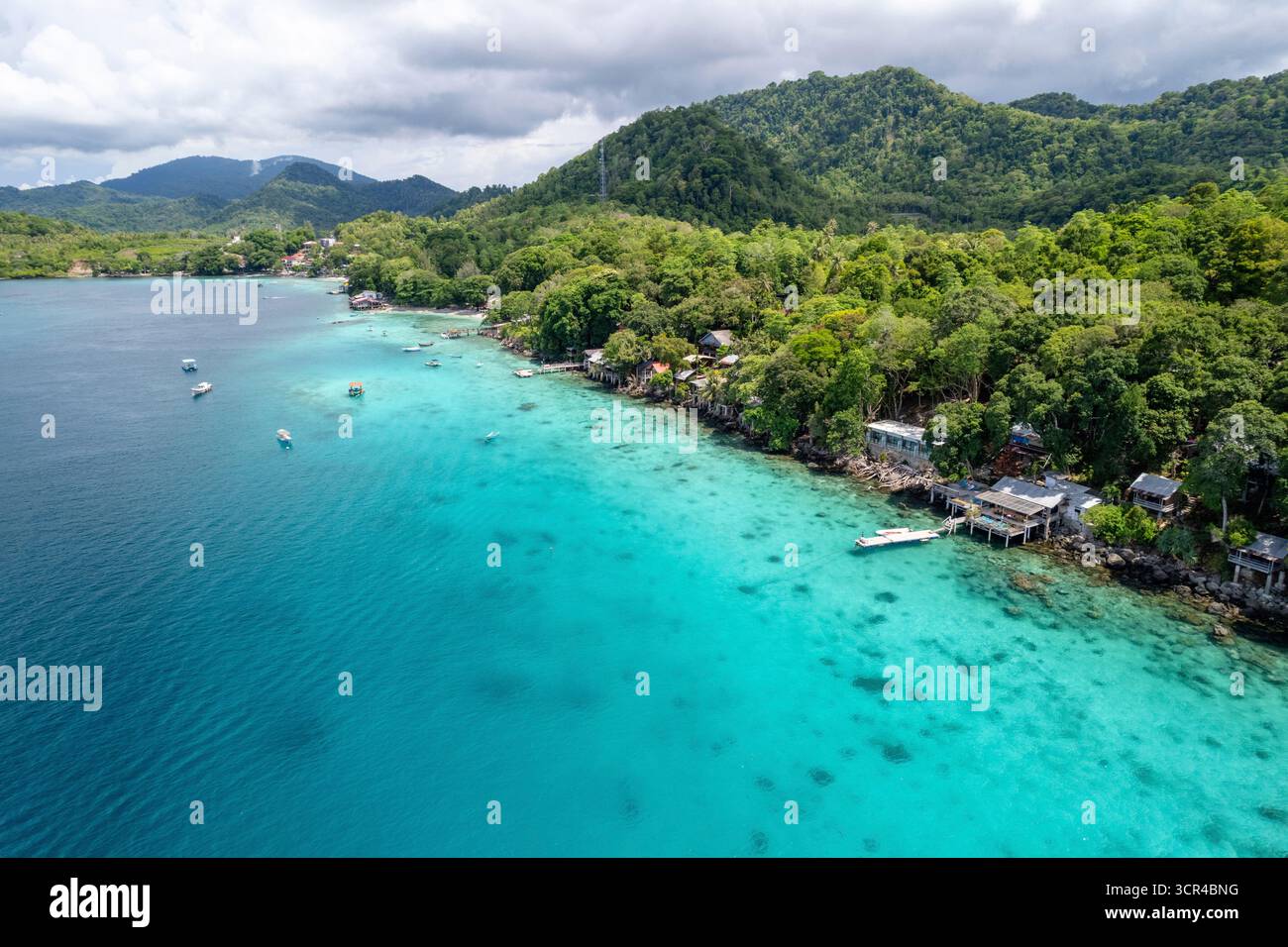 Vue aérienne d'Iboih, sur l'île We à Aceh, Sumatra, Indonésie Banque D'Images Vue aérienne d'Iboih, sur l'île We à Aceh, Sumatra, Indonésie Banque D'Images