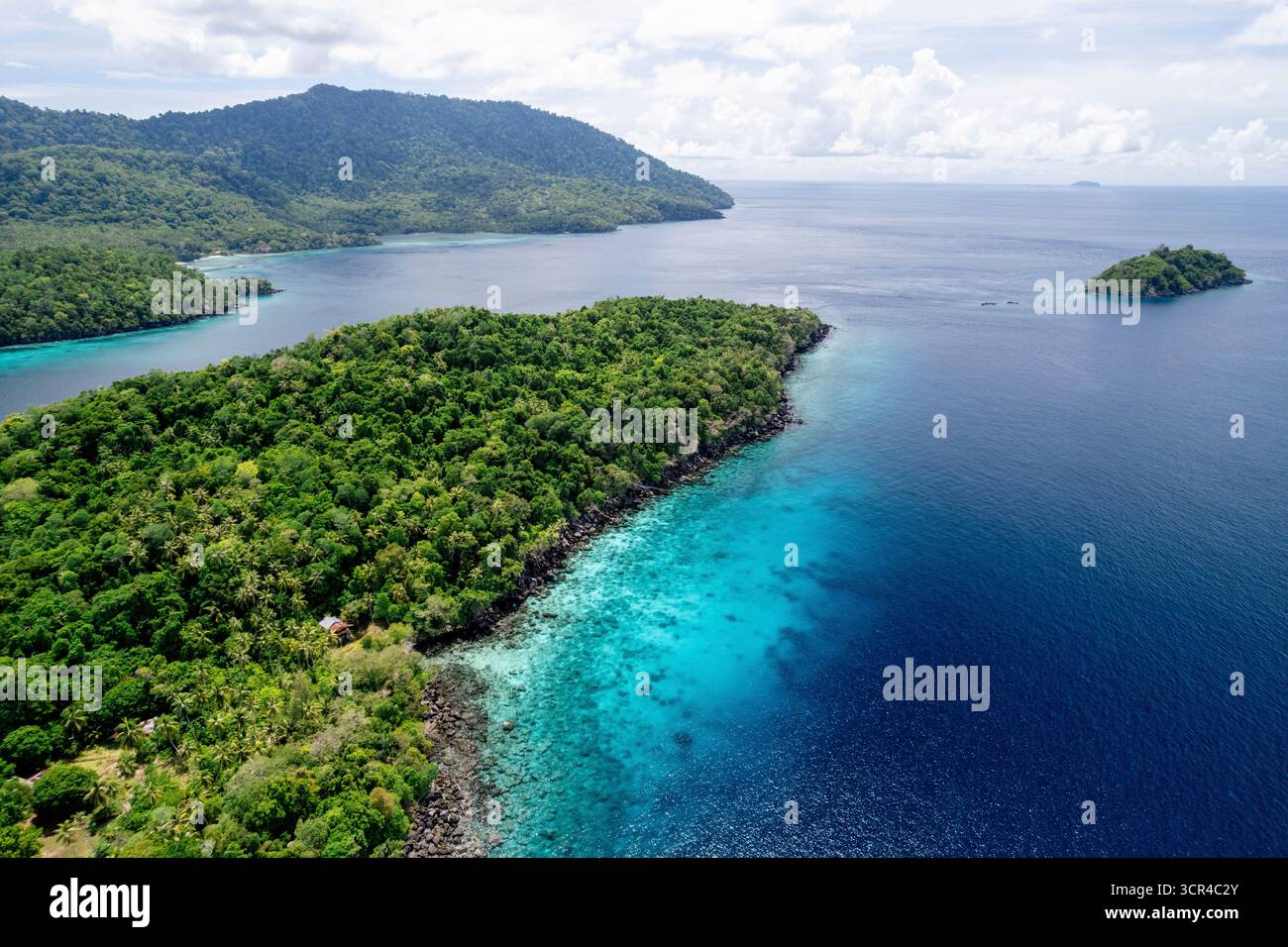 Vue aérienne d'Iboih, sur l'île We à Aceh, Sumatra, Indonésie Banque D'Images Vue aérienne d'Iboih, sur l'île We à Aceh, Sumatra, Indonésie Banque D'Images