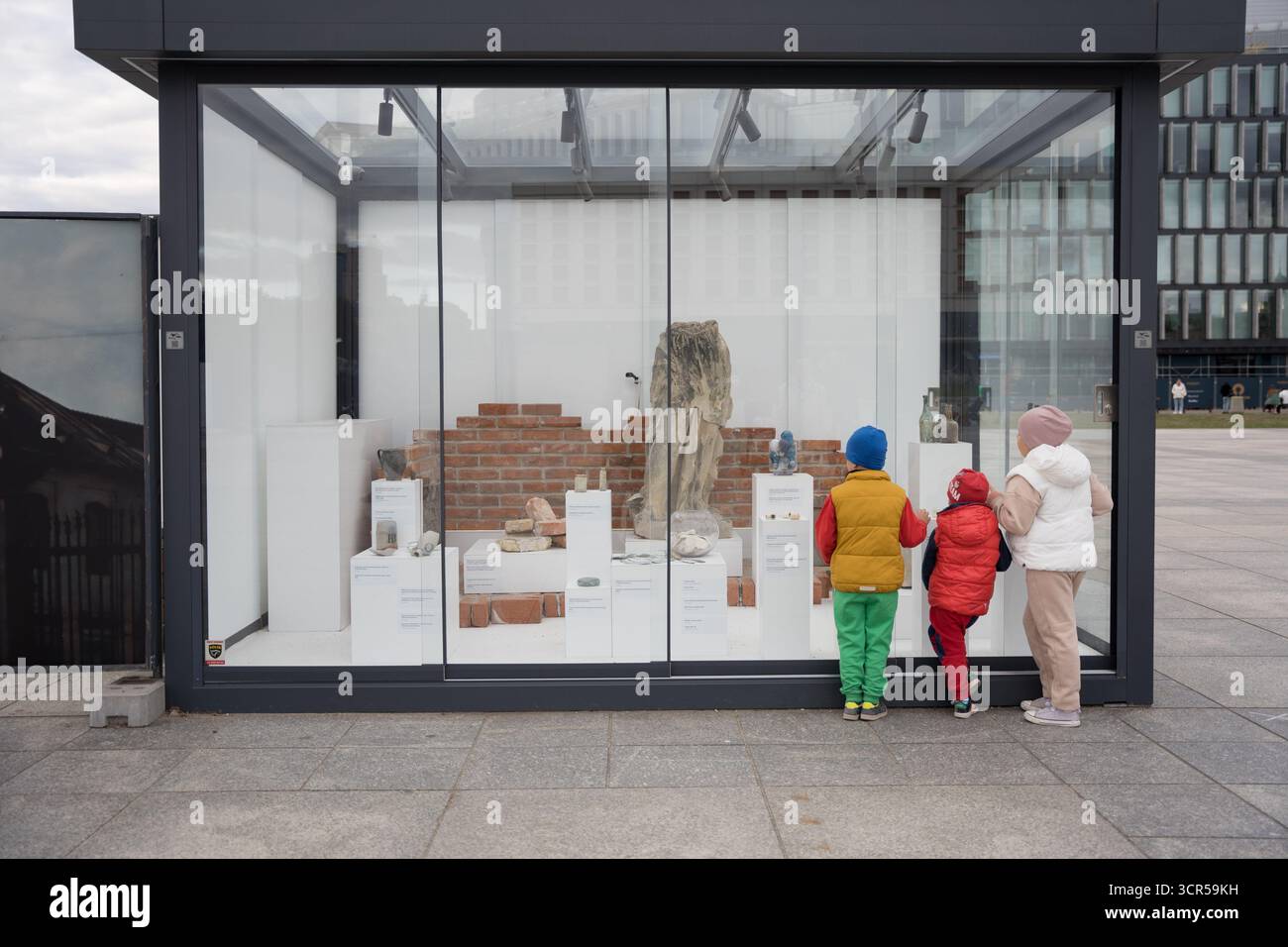 Varsovie, Pologne. 28 septembre 2025. Travaux de reconstruction du palais saxon et du palais Bruhl à Varsovie, Pologne, le 28 septembre 2025. (Photo de Weronika Kowalska/NurPhoto) crédit : NurPhoto SRL/Alamy Live News Banque D'Images