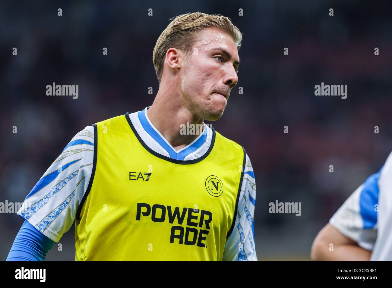 Milan, Italien. 28 septembre 2025. Rasmus Winther Hojlund de la SSC Napoli regarde pendant la Serie A 2025/26 un match de football entre l'AC Milan et la SSC Napoli au San Siro Stadium crédit : dpa/Alamy Live News Banque D'Images