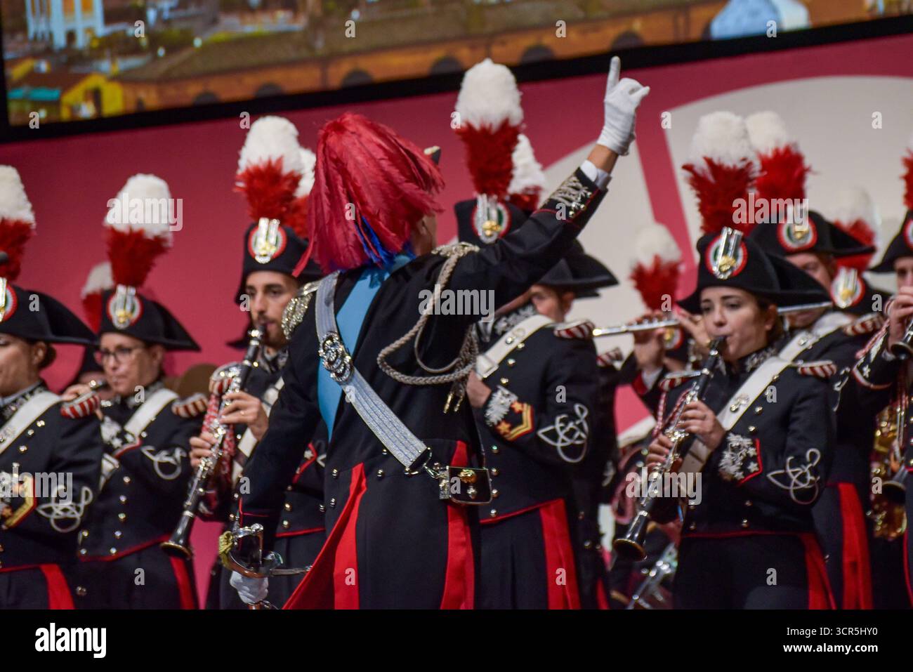 Rome, Italie. 29 septembre 2025. Le groupe Carabinieri se produit sur scène lors du 25e Sommet mondial du WTTC à l'Auditorium Parco della Musica. (Photo de Vincenzo Nuzzolese/SOPA images/SIPA USA) crédit : SIPA US/Alamy Live News Banque D'Images