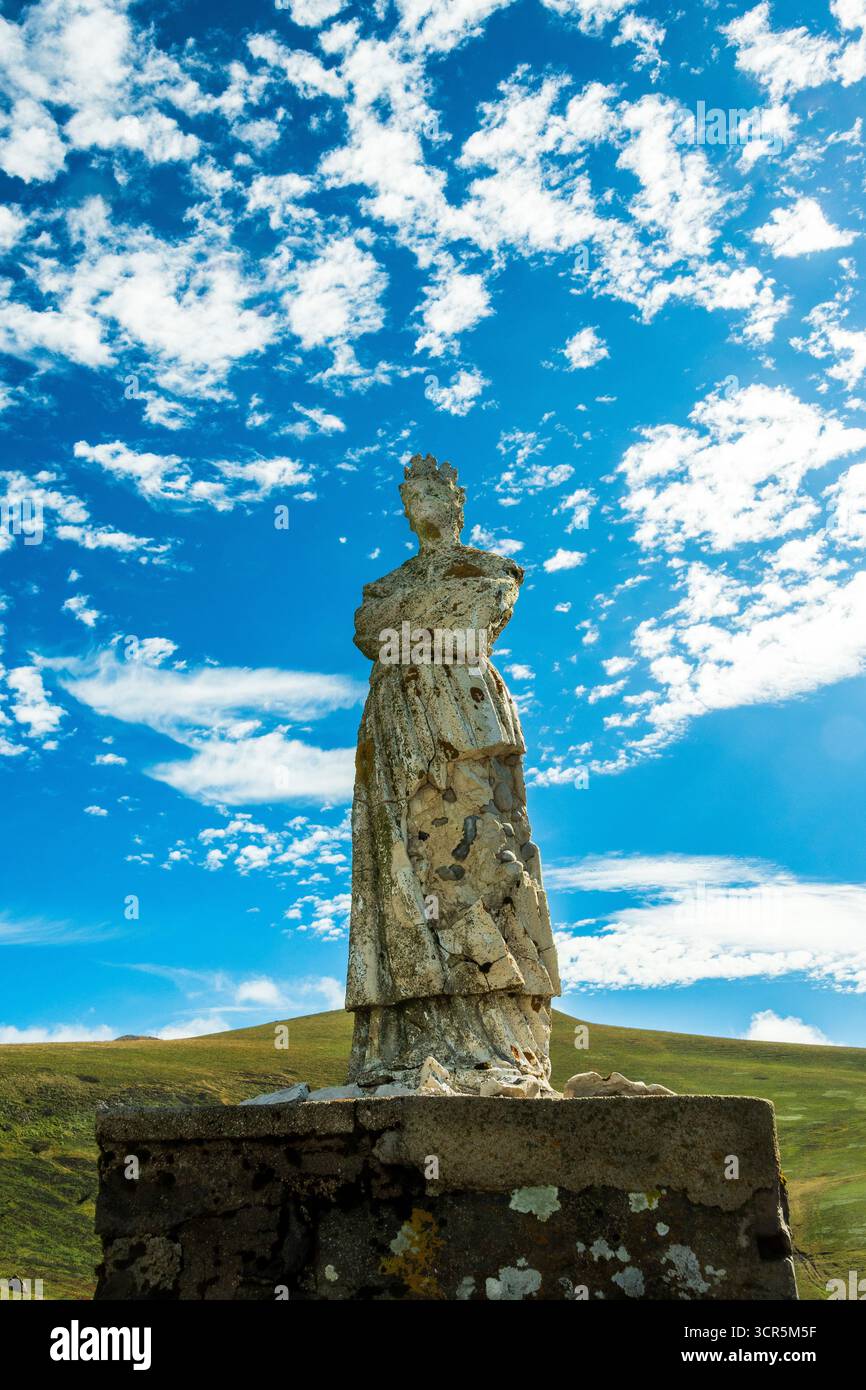 Statue de la Vierge Marie. ROC de Courlande dans le Parc régional des volcans d'Auvergne. Puy de Dome. Auvergne Rhône Alpes. France Banque D'Images
