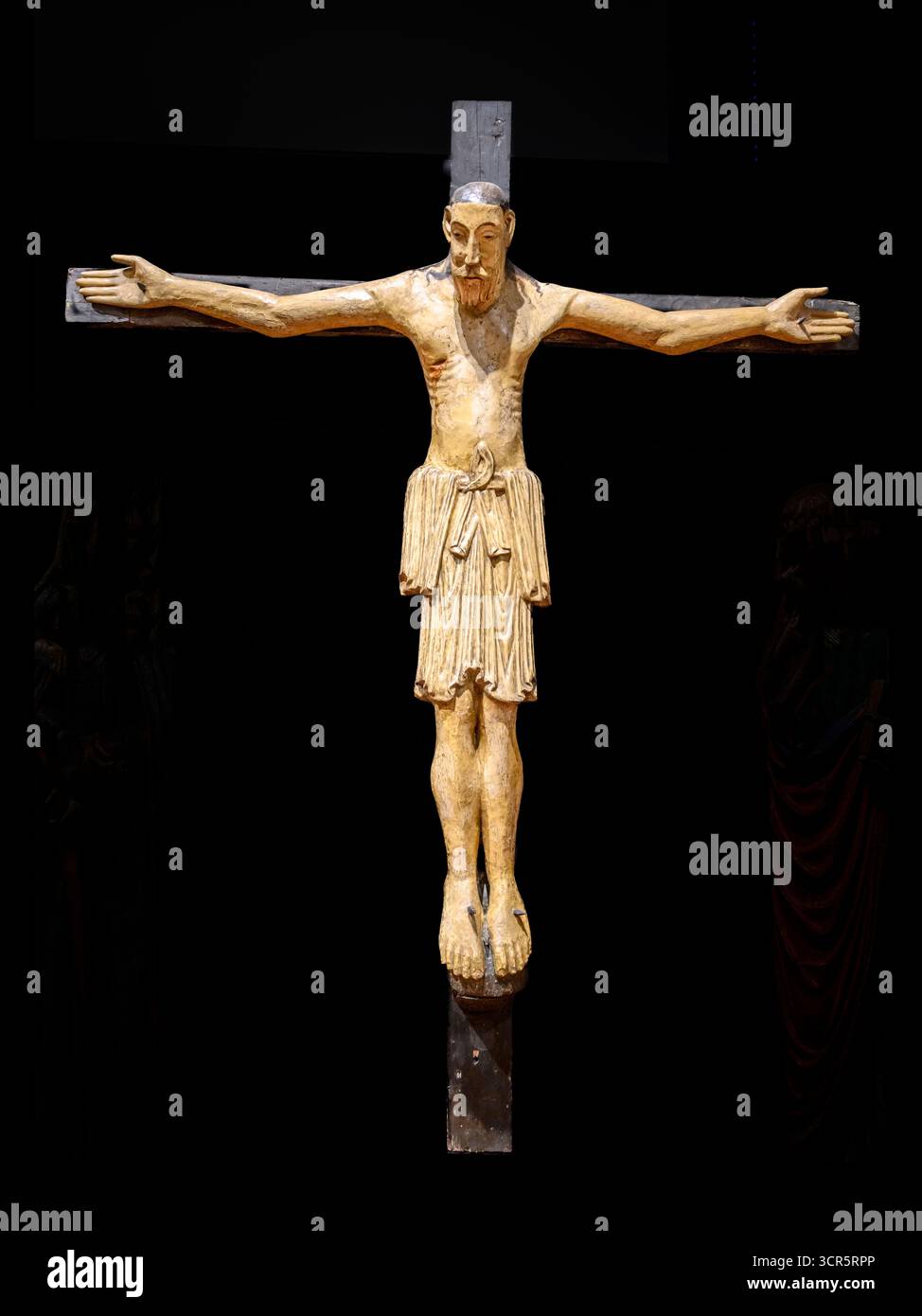 Un crusifix roman du XIIe siècle. Bois polychromé, Salamanque, Espagne., peut-être fabriqué dans les ateliers cathredral de Leon. Banque D'Images
