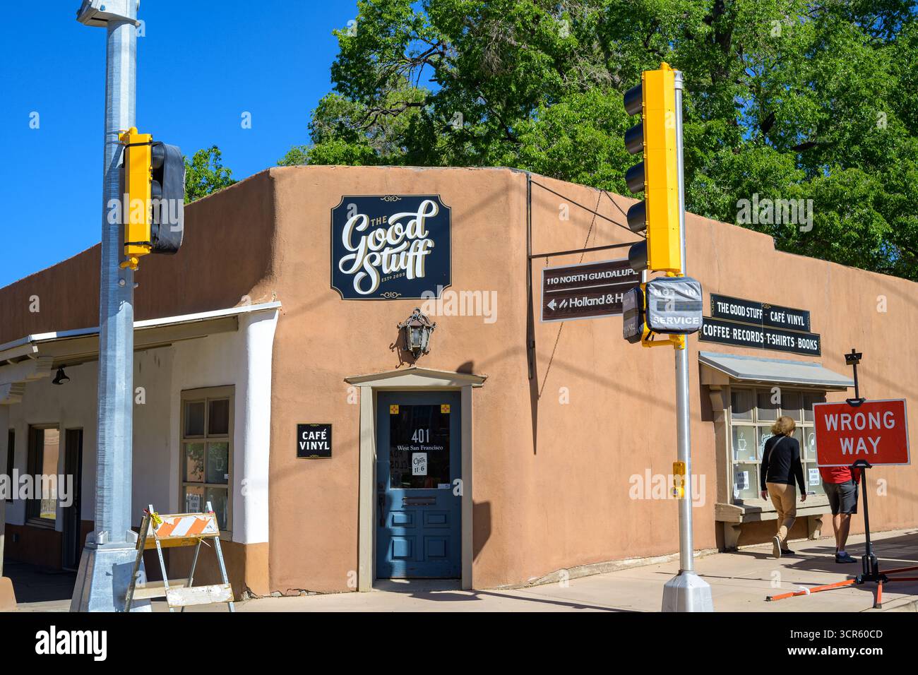 Santa Fe, NM, États-Unis - 15 mai 2025 : Front of Good Stuff Record Store and Cafe dans le centre-ville de Santa Fe Banque D'Images