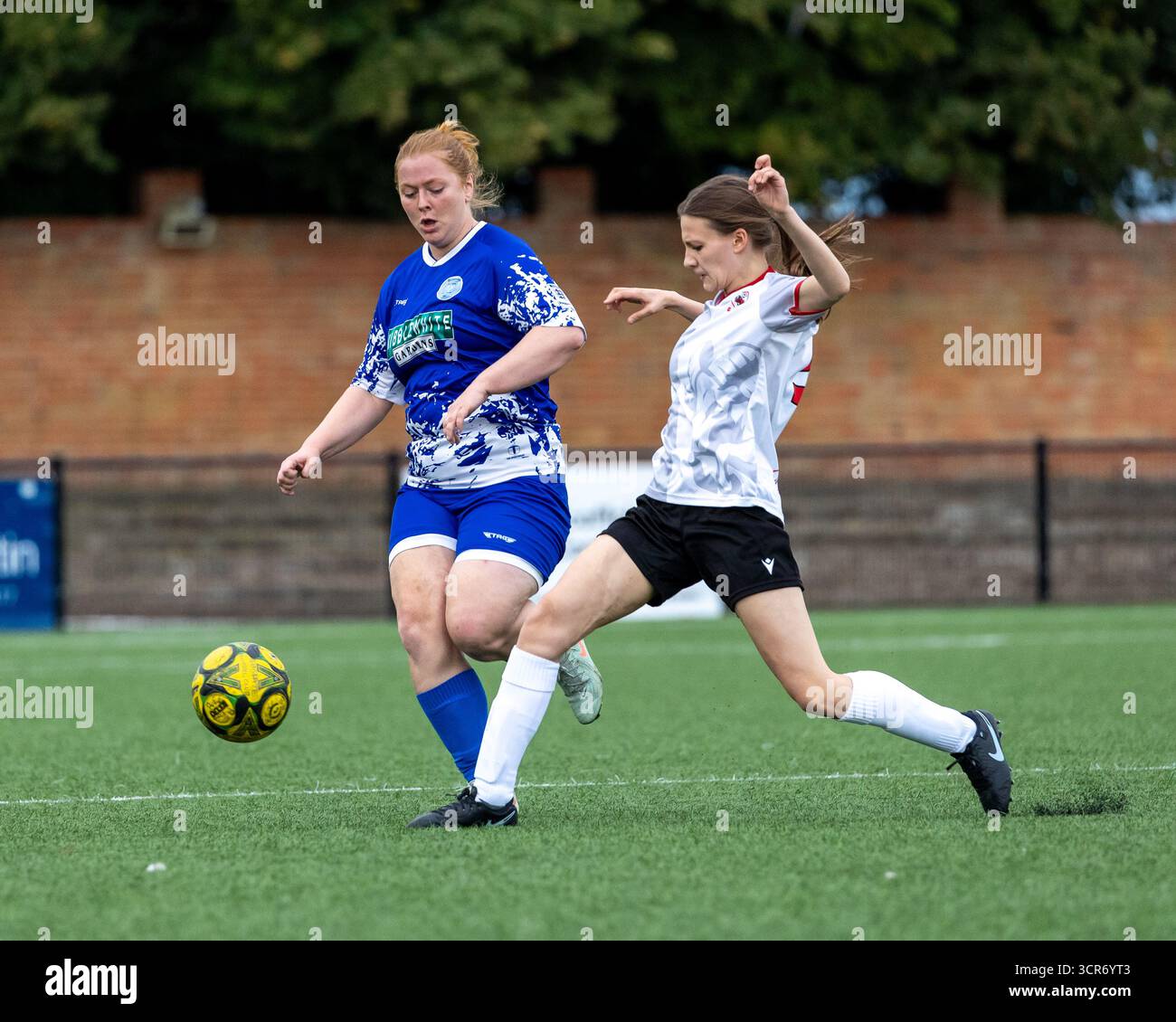 Ramsgate Ladies FC et Biddenden Ladies FC en action lors de leur South East Women’s Football League (SEWFL) Div 1 à Ramsgate, Kent. Angleterre. Banque D'Images