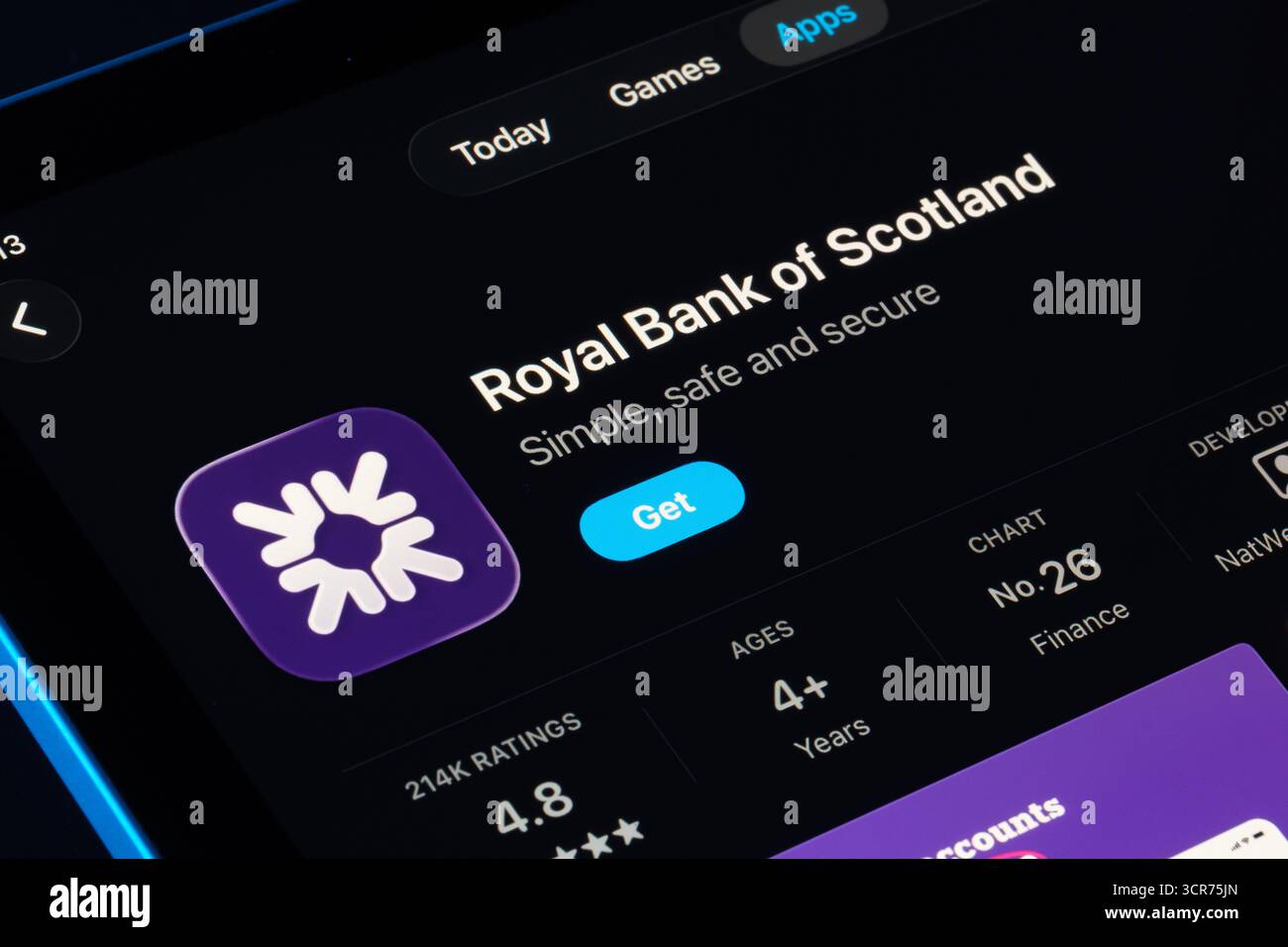 Royal Bank of Scotland vue sur iPad App Store, Apple Liquid Glass style dans iOS 26 avec de nouveaux panneaux vitreux arrondis. Stafford, Royaume-Uni, Septembe Banque D'Images