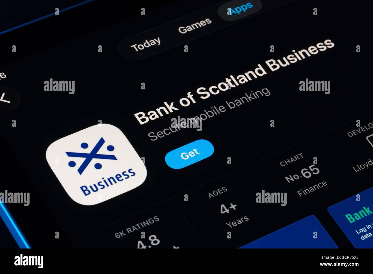Bank of Scotland Business Listing capturé sur iPad, Apple Liquid Glass look dans iOS 26 met en évidence une interface utilisateur et une typographie actualisées. Stafford, Royaume-Uni Banque D'Images