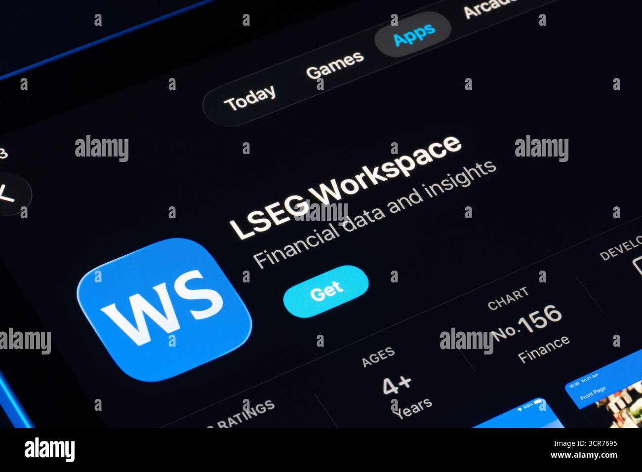 Liste LSEG Workspace capturée sur iPad, l'aspect verre liquide Apple dans iOS 26 met en évidence une interface utilisateur et une typographie actualisées. Stafford, Royaume-Uni, septembre Banque D'Images