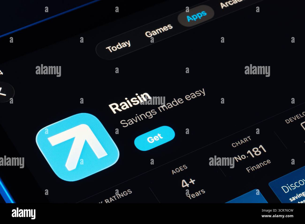 Page de l'application raisin sur l'App Store pour iPad, Apple Liquid Glass design dans iOS 26 présenté avec le mode sombre. Stafford, Royaume-Uni, 29 septembre 2025. Banque D'Images