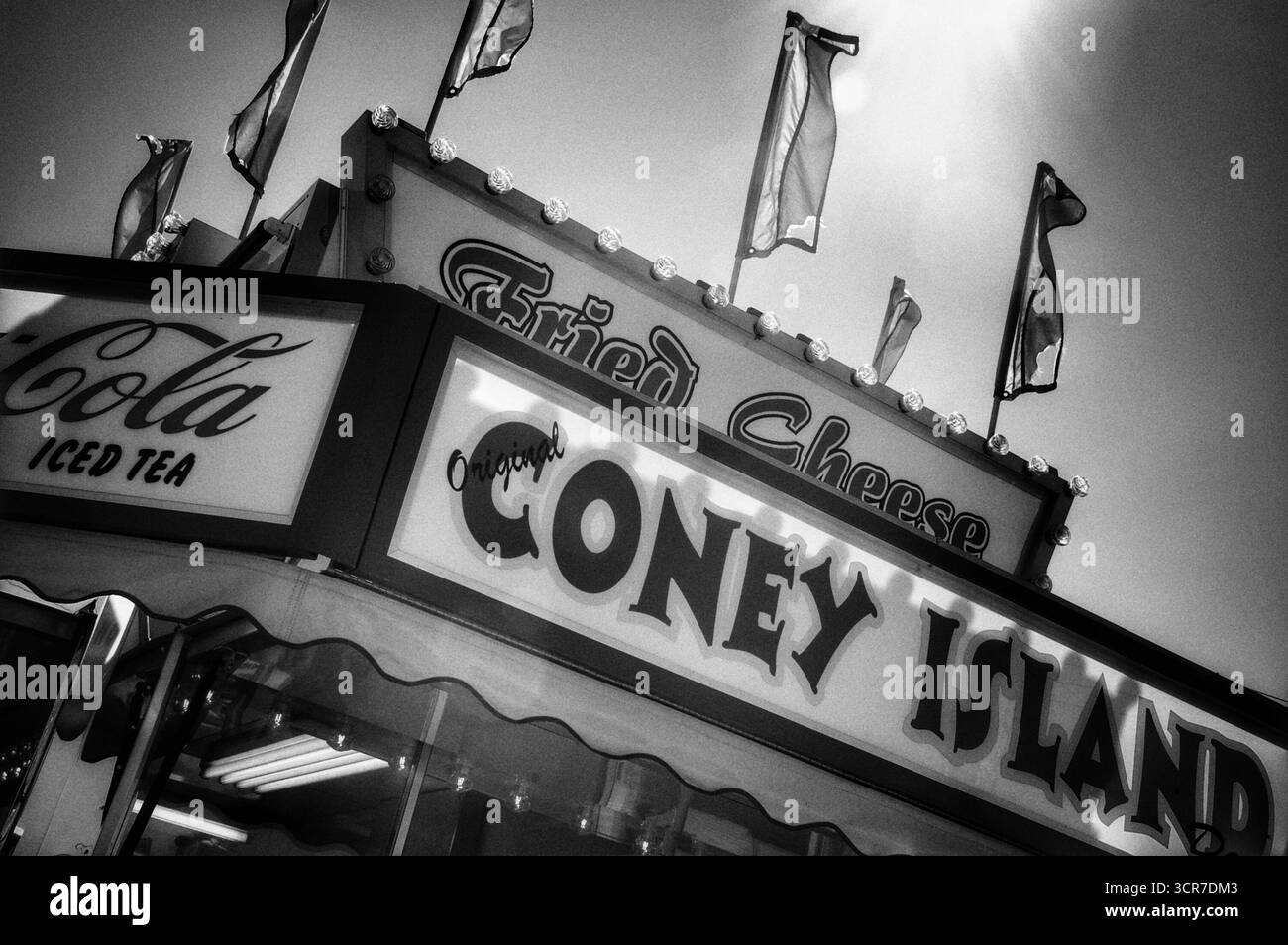 Vendeur de nourriture à la foire du comté en noir et blanc Banque D'Images