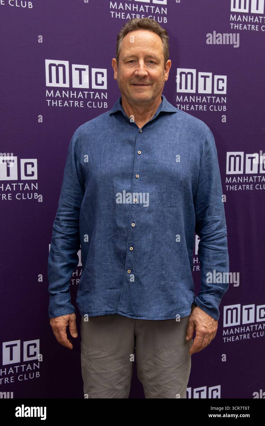 29 septembre 2025, New York, New York, États-Unis : SAM ROBARDS pose pour des photos au Samuel J. Friedman Theatre pour la première de Punch à Broadway. 29 septembre 2025 (crédit image : © Eric Acquaye/ZUMA Press Wire) USAGE ÉDITORIAL SEULEMENT ! Non destiné à UN USAGE commercial ! Banque D'Images