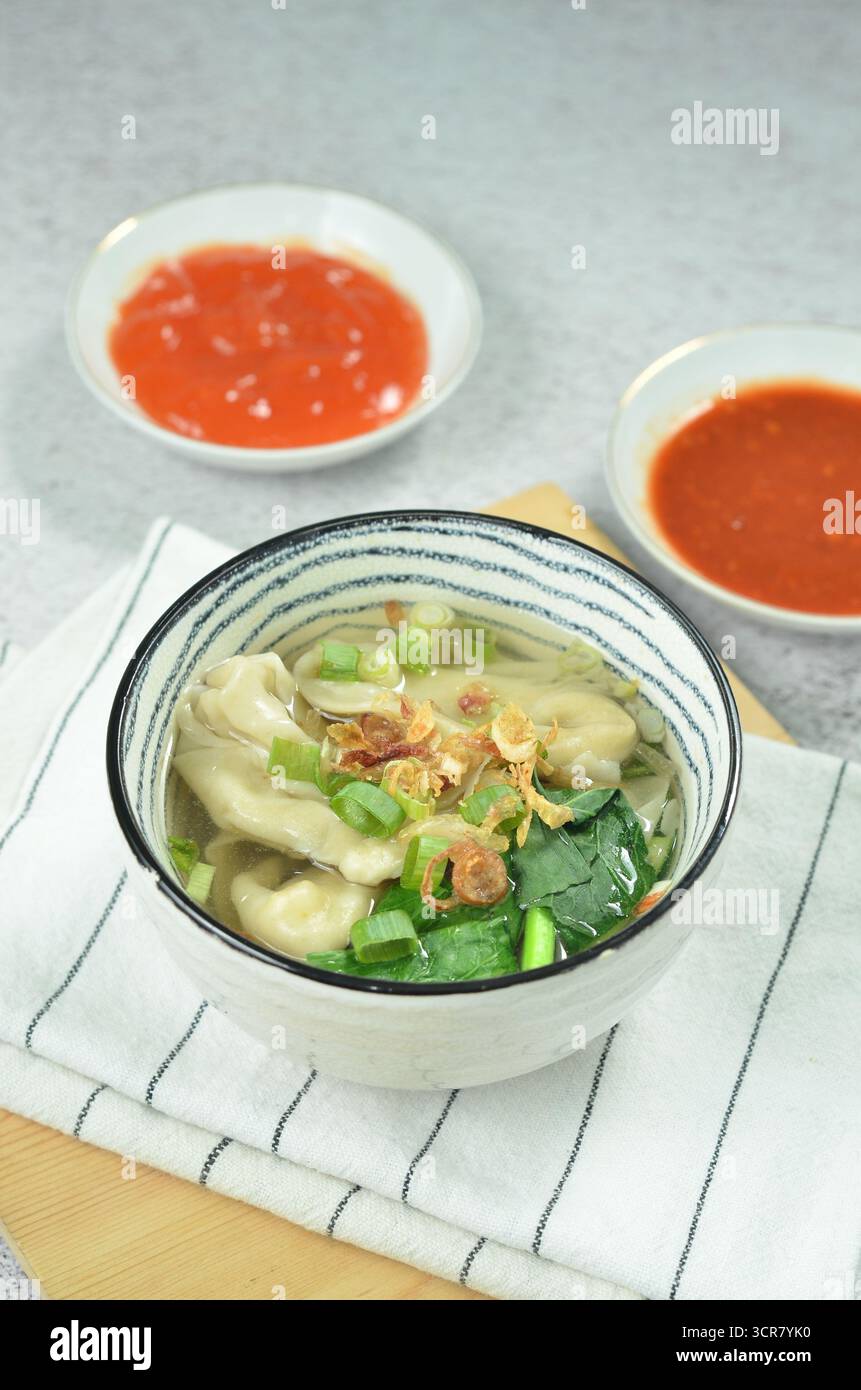 Délicieuse soupe de boulettes, un plat indonésien populaire. Banque D'Images