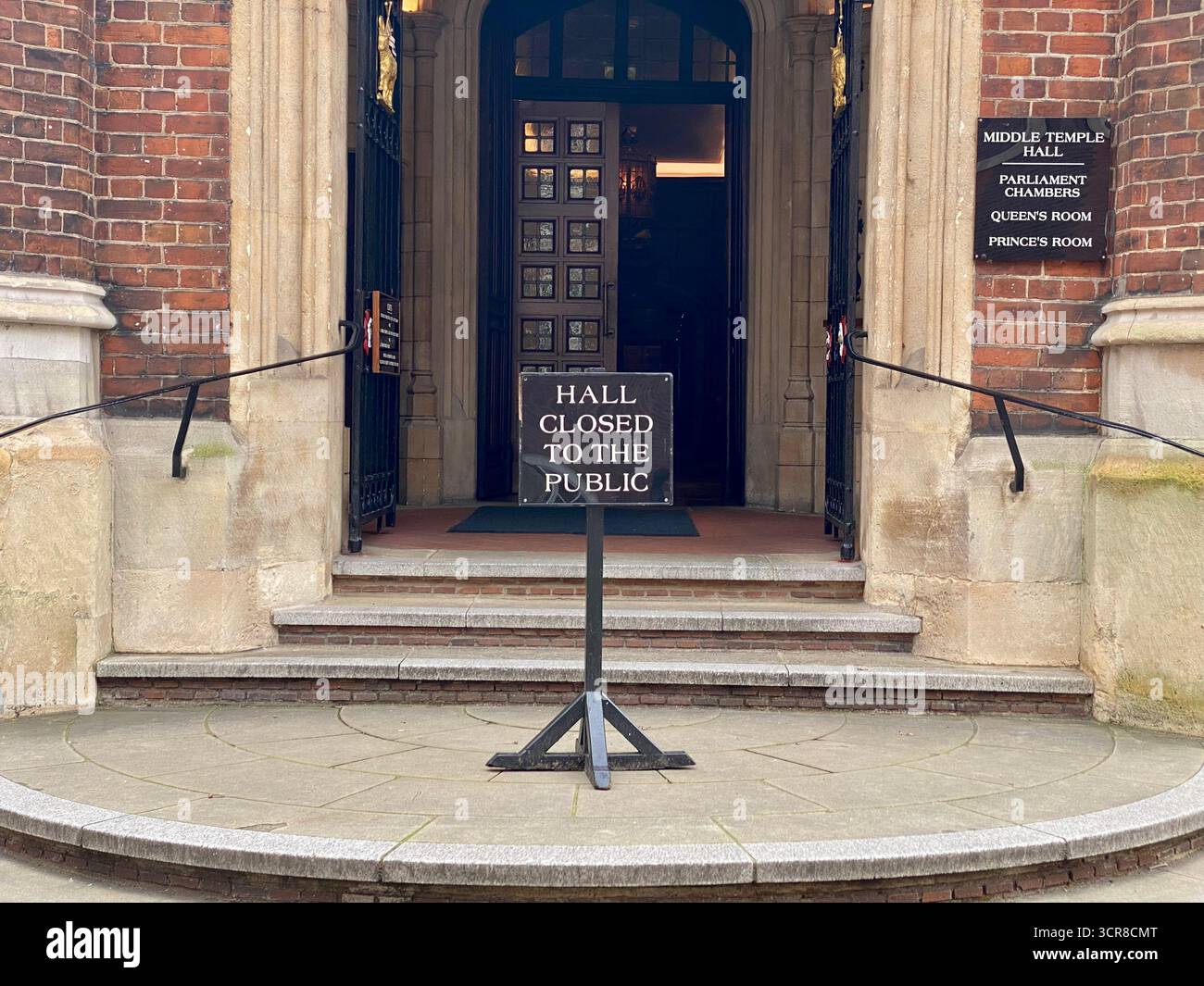 Entrée du Middle Temple Hall fermée au panneau public Banque D'Images