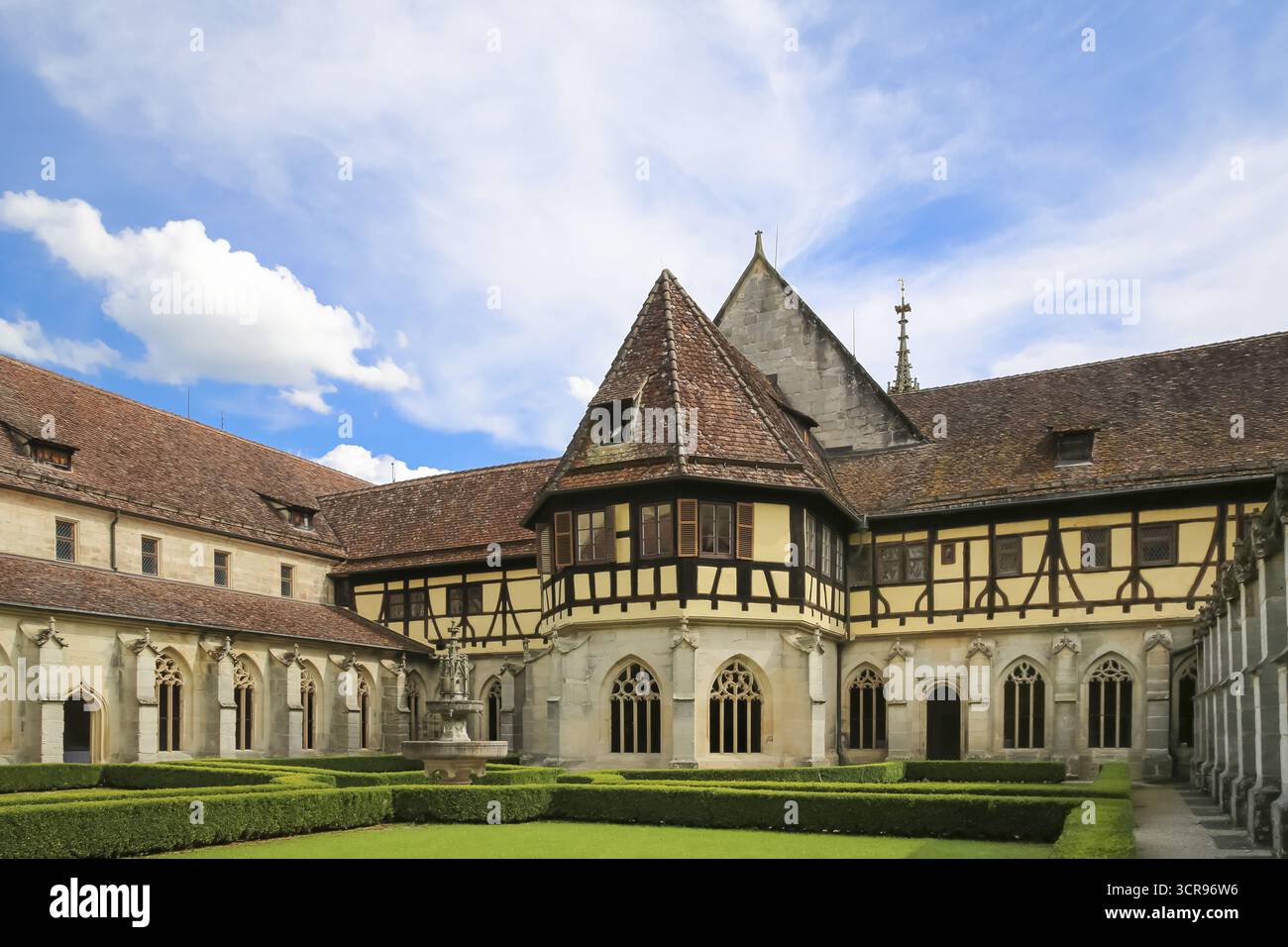 Monastère de Bebenhausen, maison de puits, bâtiment à colombages, cloître gothique, bâtiment sacré, bâtiment historique, architecture, ancienne abbaye cistercienne Banque D'Images